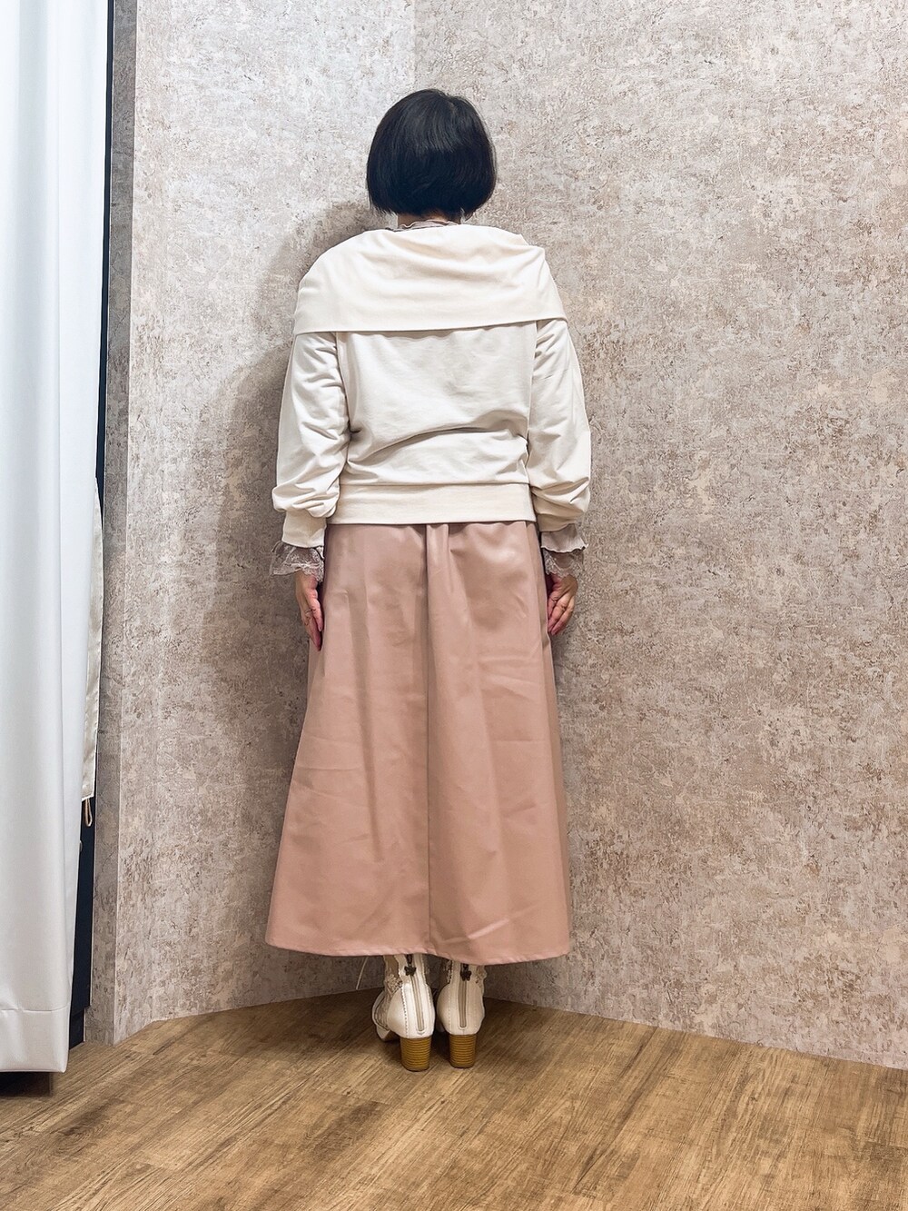 「春色、春めき満開コーデ、axes femme、オトナカジュアル、大人女子、大人コーデ、ゆるシルエット、春カラー、お出かけコーデ、骨格ストレート、お洒落さんとつながりたい、春服」|「axes femmeのレース切替編み上げブーツ(ブーツ、ホワイト系)」を使った、ジョーさん(レディース・161cm)の春コーディネートの5枚目の写真