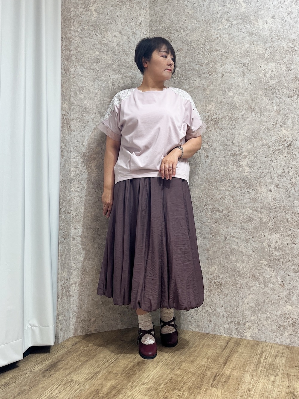 「接触冷感、接触冷感Tシャツ、接触冷感機能付き、axes femme、夏服、ラクチンコーデ、夏スタイル、着回しコーデ、おでかけコーデ、楽チンコーデ、大人カジュアルコーデ」｜「axes femmeのレースポケットバルーンスカート（スカート、ブラウン系）」を使った、ジョーさん（レディース・161cm）の夏コーディネートの2枚目の写真