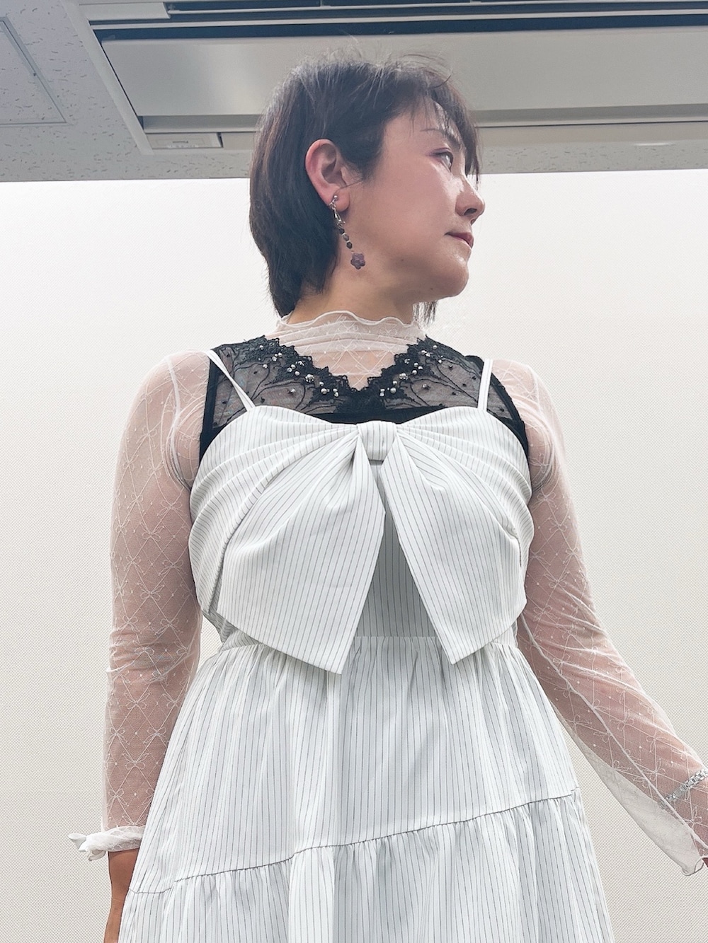「フェミニン、フェススタイル、ワンピース、ワンピーススタイル、シアートップス、夏コーデ、デートコーデ、axes femme、夏服、大人可愛い、キレイめ」｜「axes femmeの吸水速乾チュールレースタンク（タンクトップ、ブラック系）」を使った、ジョーさん（レディース・161cm）の夏コーディネートの3枚目の写真