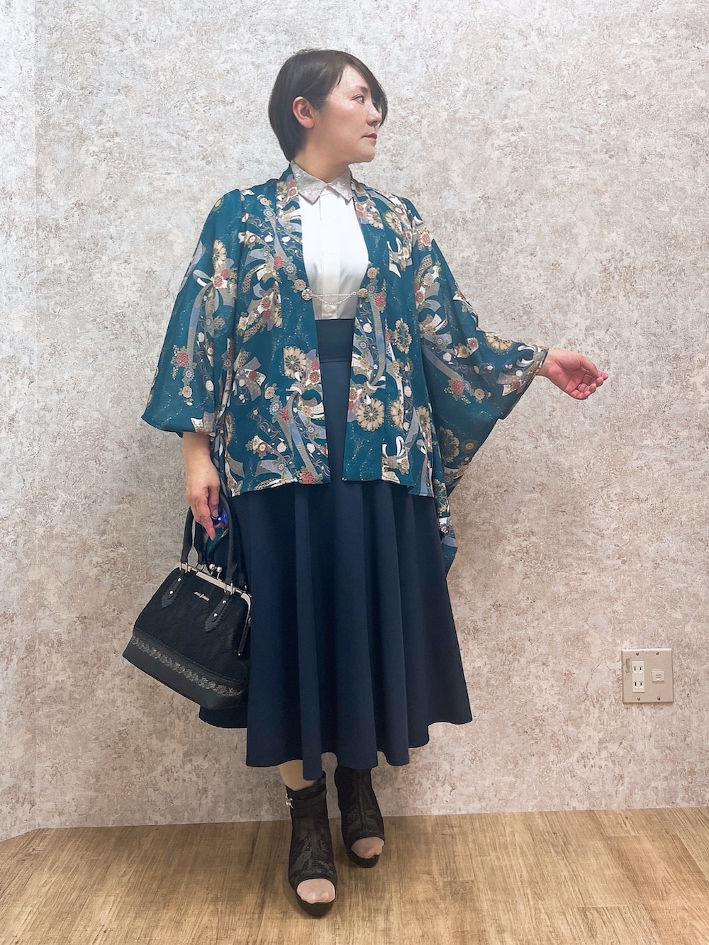 「春色、春めき満開コーデ、お出かけコーデ、おでかけコーデ、はるコーデ、シャツコーデ、シャツスタイル、いいね、save、フォローお願いします🤑、お出かけスタイル、axes femme、AXES-X、和洋折衷」｜「AXES-Xのタイ付ジャガード切替シャツ（シャツ/ブラウス、ブルー系）」を使った、ジョーさん（レディース・161cm）の春コーディネートの2枚目の写真
