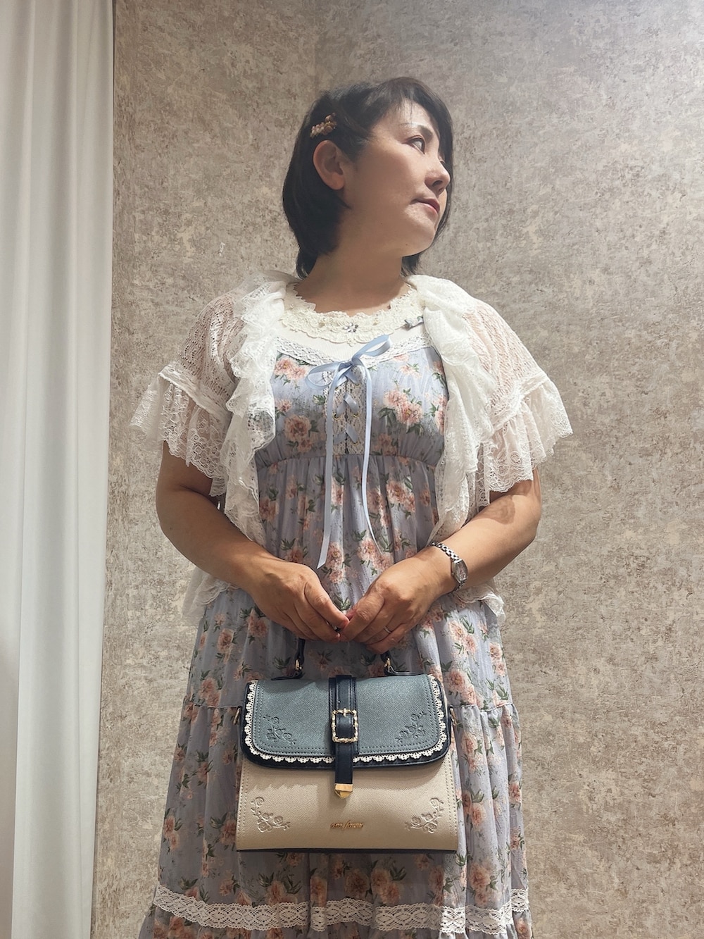 「フェミニン、フェミニンコーデ、フェミニンワンピース、花柄ワンピース、夏ルックで気分アップ、axes femme、夏コーデ、おしゃれさんと繋がりたい、大人かわいい、夏服コーデ」｜「axes femmeのオープントゥレースブーツ（ブーツ、ベージュ系）」を使った、ジョーさん（レディース・161cm）の夏コーディネートの4枚目の写真