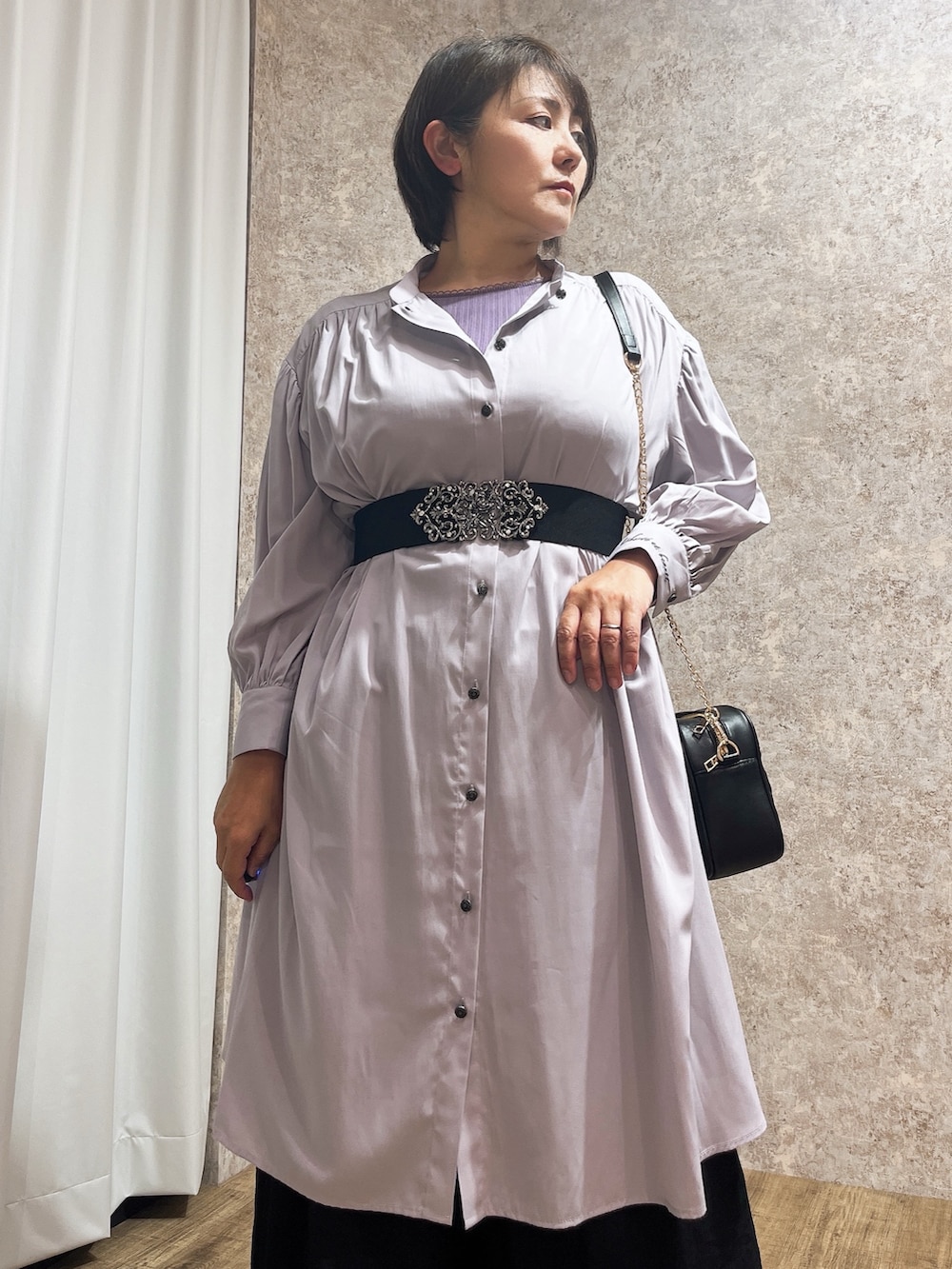 「お出かけコーデ、axes femme、おしゃれさんと繋がりたい、キレイめカジュアル、オトナカジュアル、おでかけコーデ、ワンピーススタイル、ロングシャツ、ロングシャツワンピ、ロングシャツコーデ」|「axes femmeのレースアップブーサン(サンダル、ブラック系)」を使った、ジョーさん(レディース・161cm)の春コーディネートの3枚目の写真