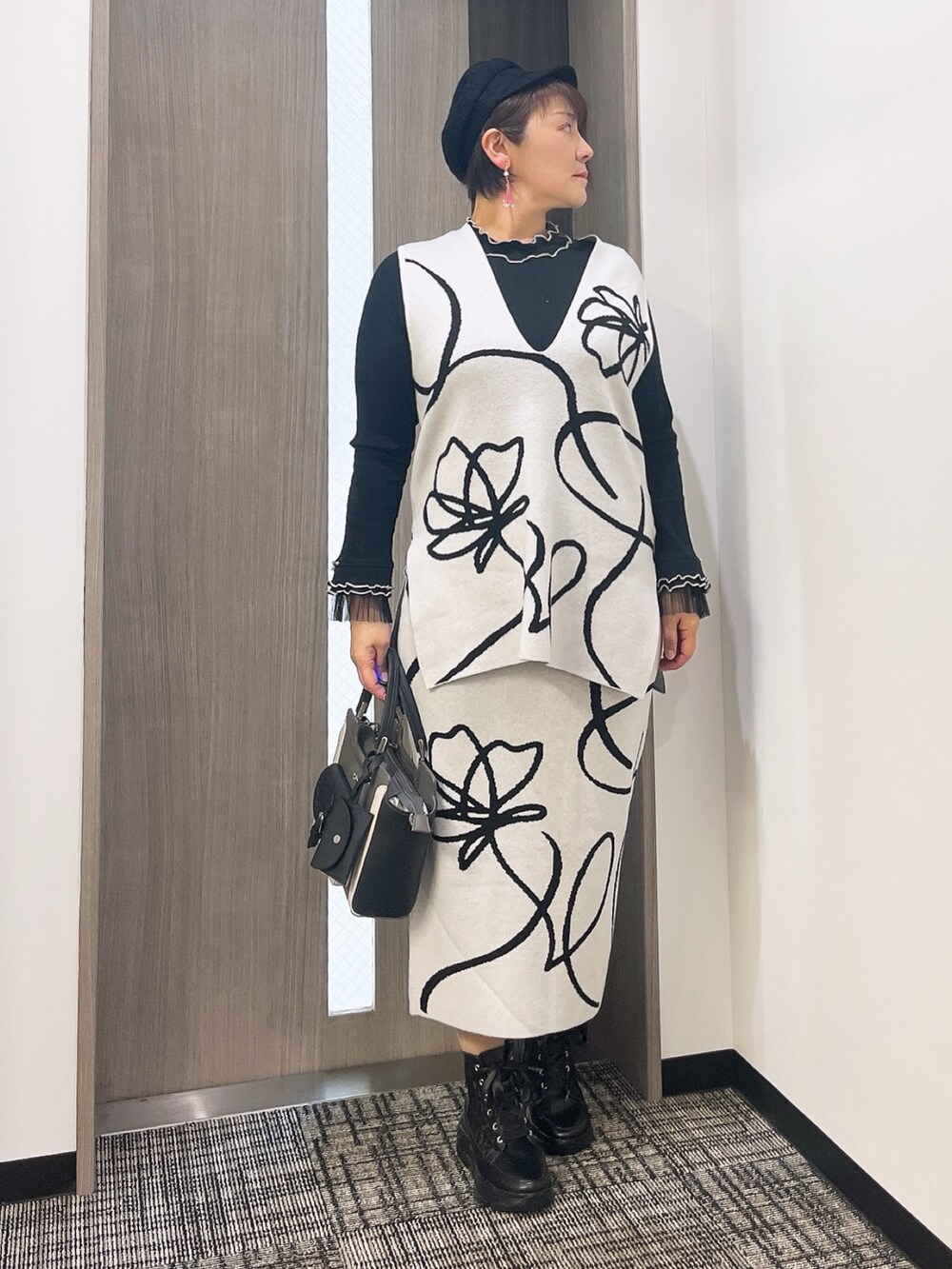 「axes femme、キレイめ、春服、春、ゆるコーデ、リラックススタイル、セットアップ、セットアップスタイル、フラワー柄」｜「axes femmeのフラワーＪＱスカート（スカート、ホワイト系）」を使った、ジョーさん（レディース・161cm）の冬コーディネートの2枚目の写真