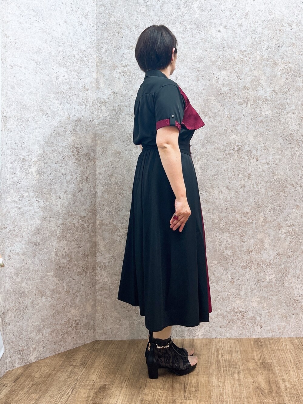 「axes femme、オトナ女子、おでかけコーデ、女子会コーデ、ジャガード柄、モード」｜「axes femmeのジャカード×プリーツブラウス（シャツ/ブラウス、ブラック系）」を使った、ジョーさん（レディース・161cm）の春コーディネートの3枚目の写真