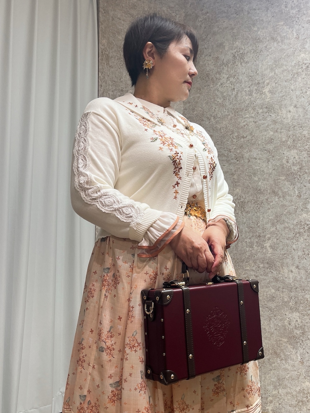 「金木犀、金木犀の香り♪、金木犀の季節です、秋、秋コーデ、秋服準備はじめました、秋のコーデ、axes femme、大人女子、キレイめ、キレイめコーデ」|「axes femmeの金木犀刺繍襟ブラウス(シャツ/ブラウス、ホワイト系)」を使った、ジョーさん(レディース・161cm)の秋コーディネートの3枚目の写真