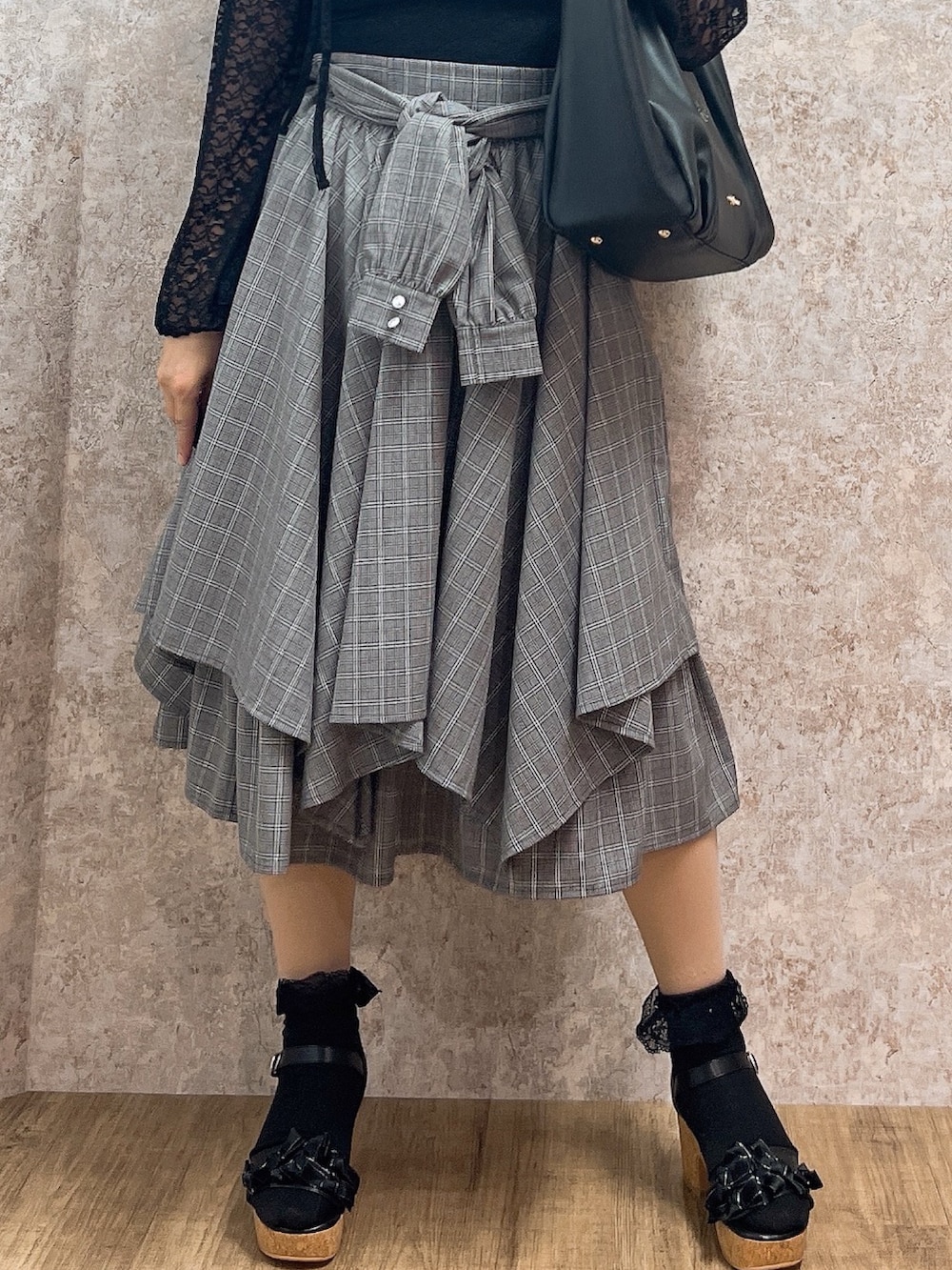 「axes femme、おでかけコーデ、大人カジュアルコーデ、いいね、save、フォローお願いします🤑、お出かけコーデ、レース、シャツ風スカート」｜「axes femmeのＦＡＶミニローズリング（リング、パープル系）」を使った、ジョーさん（レディース・161cm）の春コーディネートの3枚目の写真
