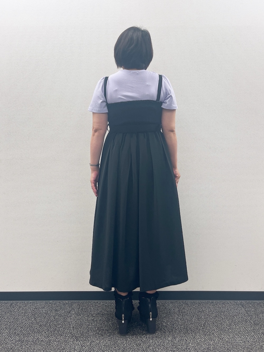 「axes femme、夏服コーデ、ワンピーススタイル、夏コーデ、夏服、40代ファッション」｜「axes femmeのレースアップブーサン（サンダル、ブラック系）」を使った、ジョーさん（レディース・161cm）の夏コーディネートの5枚目の写真