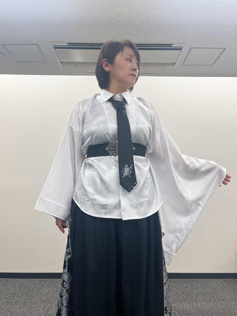 「ネクタイ、和洋折衷、和洋折衷コーデ、和柄、和柄シャツ、和柄パンツ、和柄コーデ、axes femme、REZEN」｜「axes femmeの吸水速乾チュールレースタンク（タンクトップ、ブラック系）」を使った、ジョーさん（レディース・161cm）の夏コーディネートの3枚目の写真