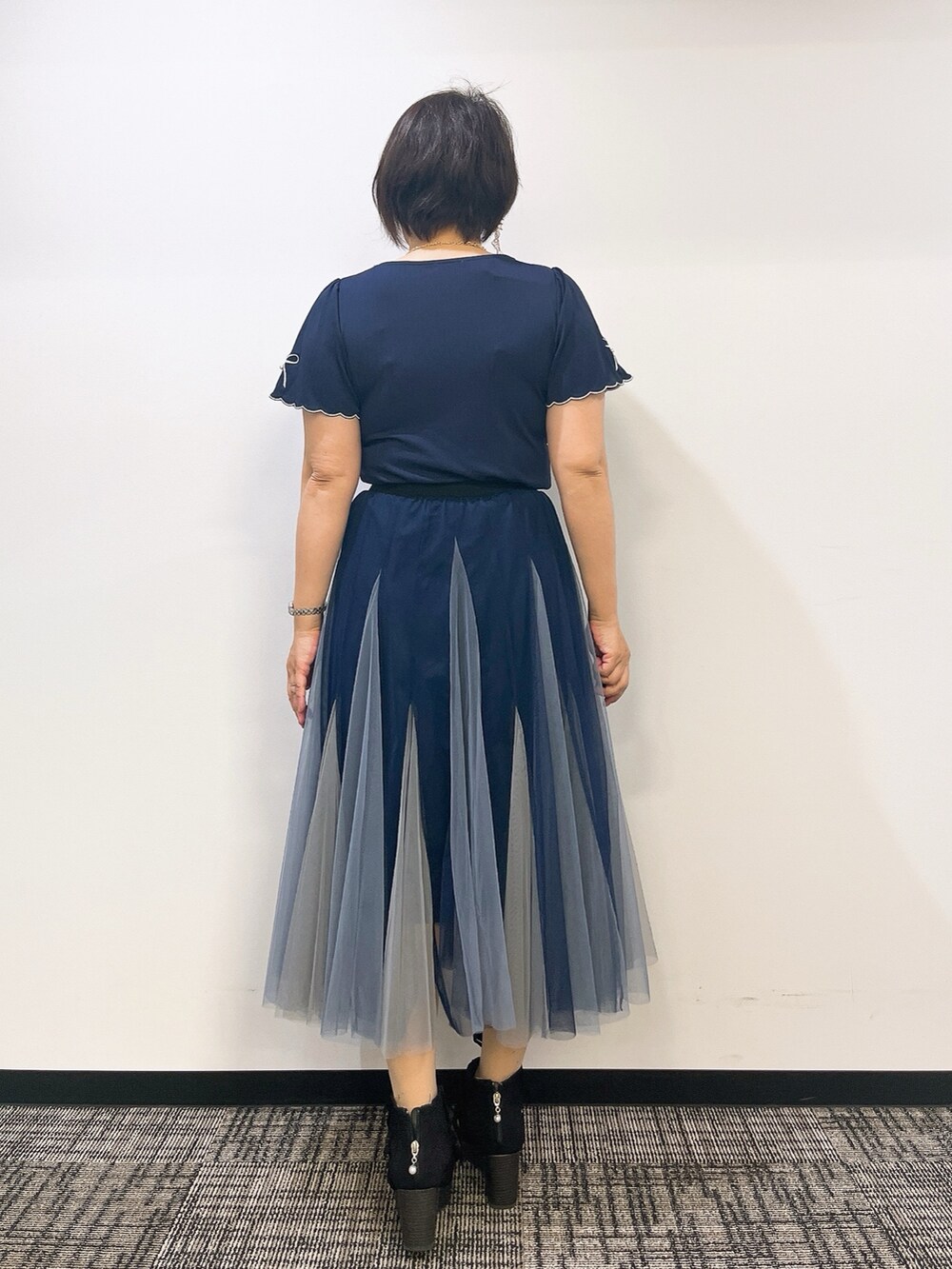 「シンプルコーデ、お出かけコーデ、axes femme、大人ファッション、おしゃれさんと繋がりたい、夏、夏服、大人コーデ、ふんわり、ふんわりスカート、チュールスカート、リボン刺繍」｜「axes femmeの海底の羅針盤ネックレス（ネックレス、ゴールド系）」を使った、ジョーさん（レディース・161cm）の春コーディネートの6枚目の写真