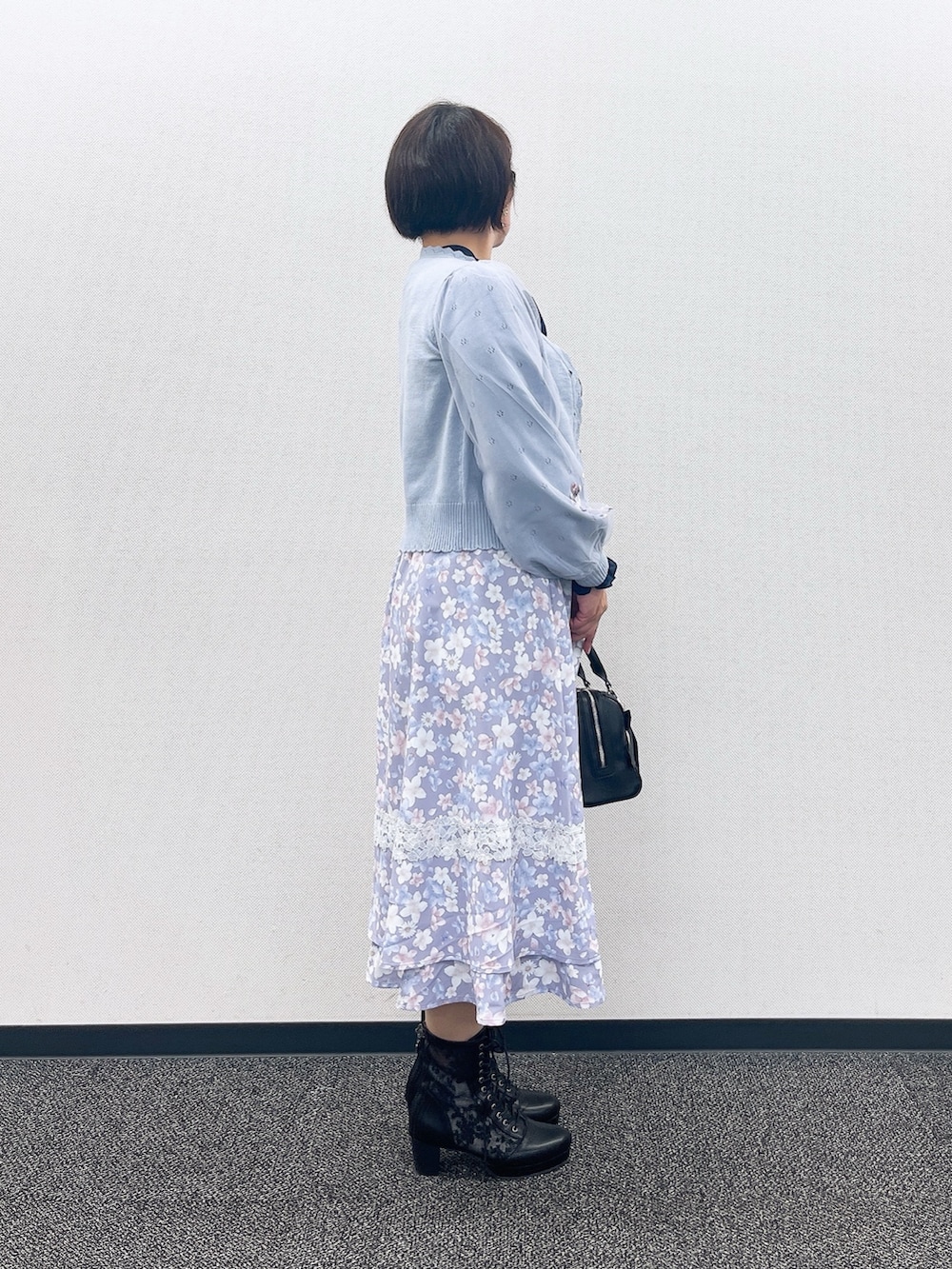 「axes femme、春服コーデ、大人女子、レディースファッション、春先取り、きれいめコーディネート、桜、フェミニン」|「axes femmeのサクラ装飾イヤリング(イヤリング、ホワイト系)」を使った、ジョーさん(レディース・161cm)の冬コーディネートの9枚目の写真