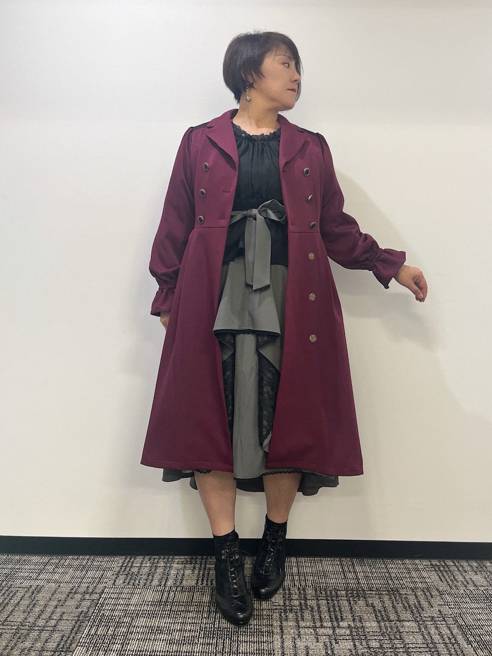 「秋服準備はじめました、axes femme、大人コーデ、秋のコーデ、ぽっちゃり、ぽっちゃりコーデ」｜「axes femmeのオフショルオーガンジープルオーバー（Tシャツ/カットソー、ブラック系）」を使った、ジョーさん（レディース・161cm）の秋コーディネートの2枚目の写真