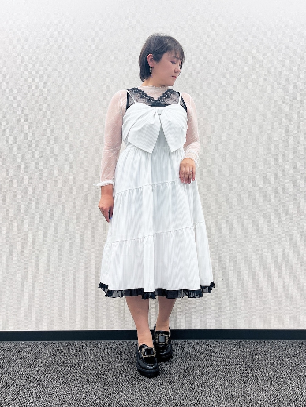 「フェミニン、フェススタイル、ワンピース、ワンピーススタイル、シアートップス、夏コーデ、デートコーデ、axes femme、夏服、大人可愛い、キレイめ」｜「axes femmeの吸水速乾チュールレースタンク（タンクトップ、ブラック系）」を使った、ジョーさん（レディース・161cm）の夏コーディネートの2枚目の写真