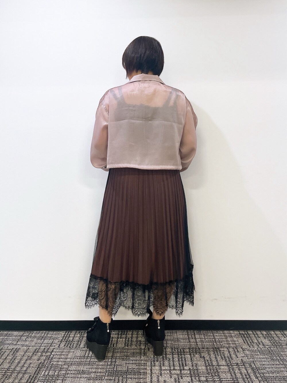 「最近のいい感じコーデ、大人カジュアル、春夏コーデ、シンプルコーデ、お出かけコーデ、axes femme、おでかけコーデ、オトナカジュアル、大人ファッション、大人かわいい、おしゃれさんと繋がりたい」｜「axes femmeのレースアップブーサン（サンダル、ブラック系）」を使った、ジョーさん（レディース・161cm）の春コーディネートの6枚目の写真