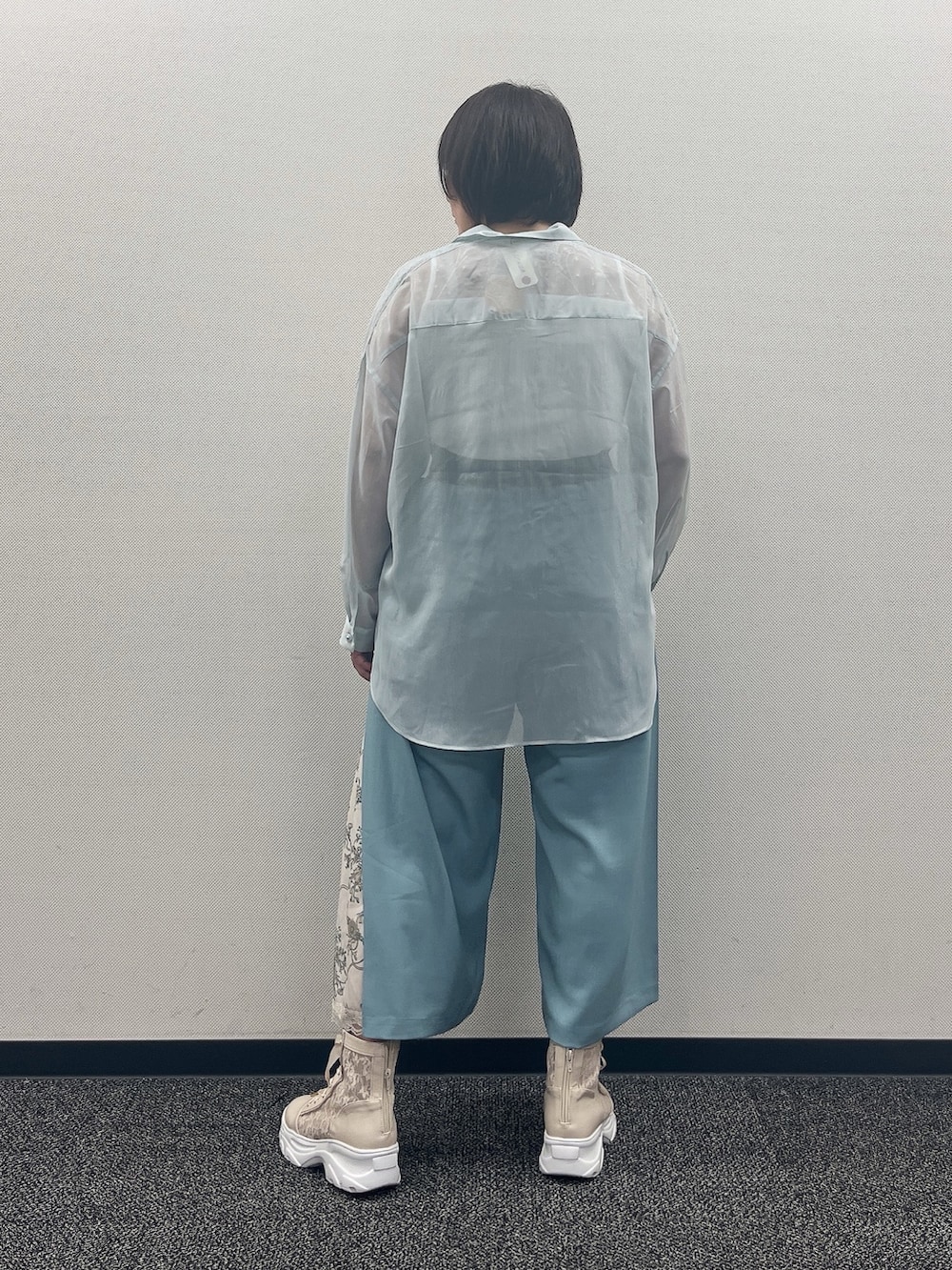 「シアーシャツ、シアー、夏ルックで気分アップ、休日スタイル、axes femme、夏服コーデ、シンプルスタイル、パンツスタイル、大人ファッション、おしゃれさんと繋がりたい、夏ファッション」｜「axes femmeのラメシアーシャツ（シャツ/ブラウス、グリーン系）」を使った、ジョーさん（レディース・161cm）の夏コーディネートの7枚目の写真