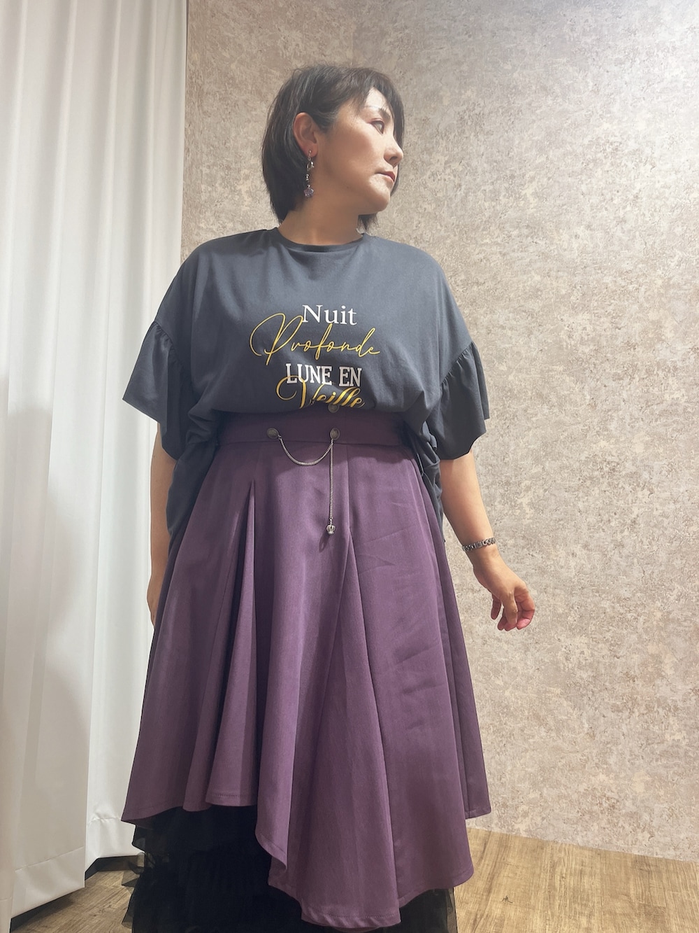 「カジュアル、クラシカル、axes femme、夏ファッション、夏服、おでかけ服、おしゃれさんと繋がりたい、夏だ！Tシャツ着よう！、Tシャツ/カットソー、お洒落さんとつながりたい」｜「axes femmeのアソートフリルＴシャツ（Tシャツ/カットソー、グレー系）」を使った、ジョーさん（レディース・161cm）の夏コーディネートの3枚目の写真