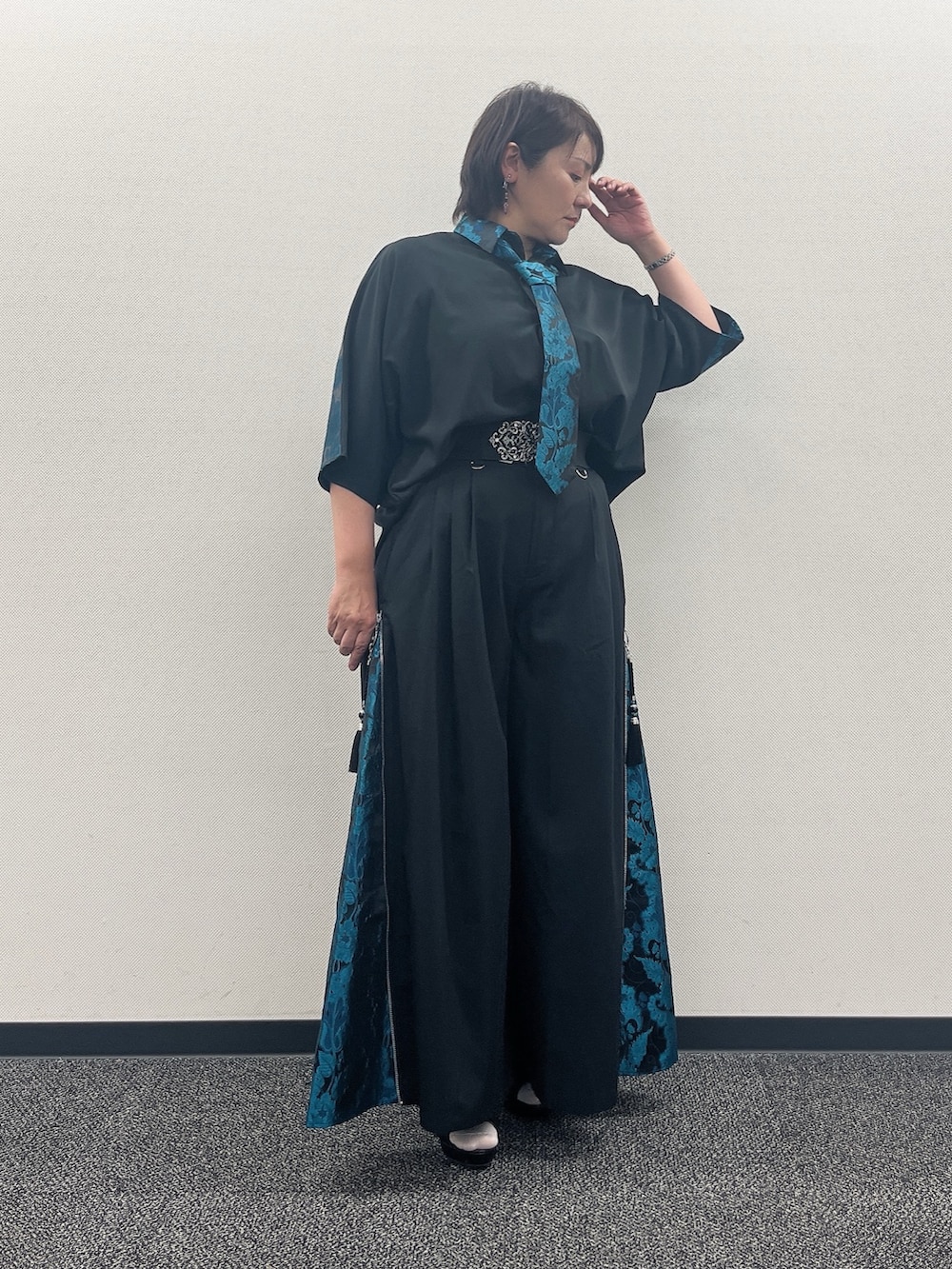 「和洋折衷、和洋折衷コーデ、ワイドパンツ、ワイドシルエット、REZEN、夏服、モノトーン、おしゃれさんと繋がりたい、おでかけコーデ、お洒落さんとつながりたい」｜「axes femmeのオープントゥレースブーツ（ブーツ、ブラック系）」を使った、ジョーさん（レディース・161cm）の夏コーディネートの3枚目の写真