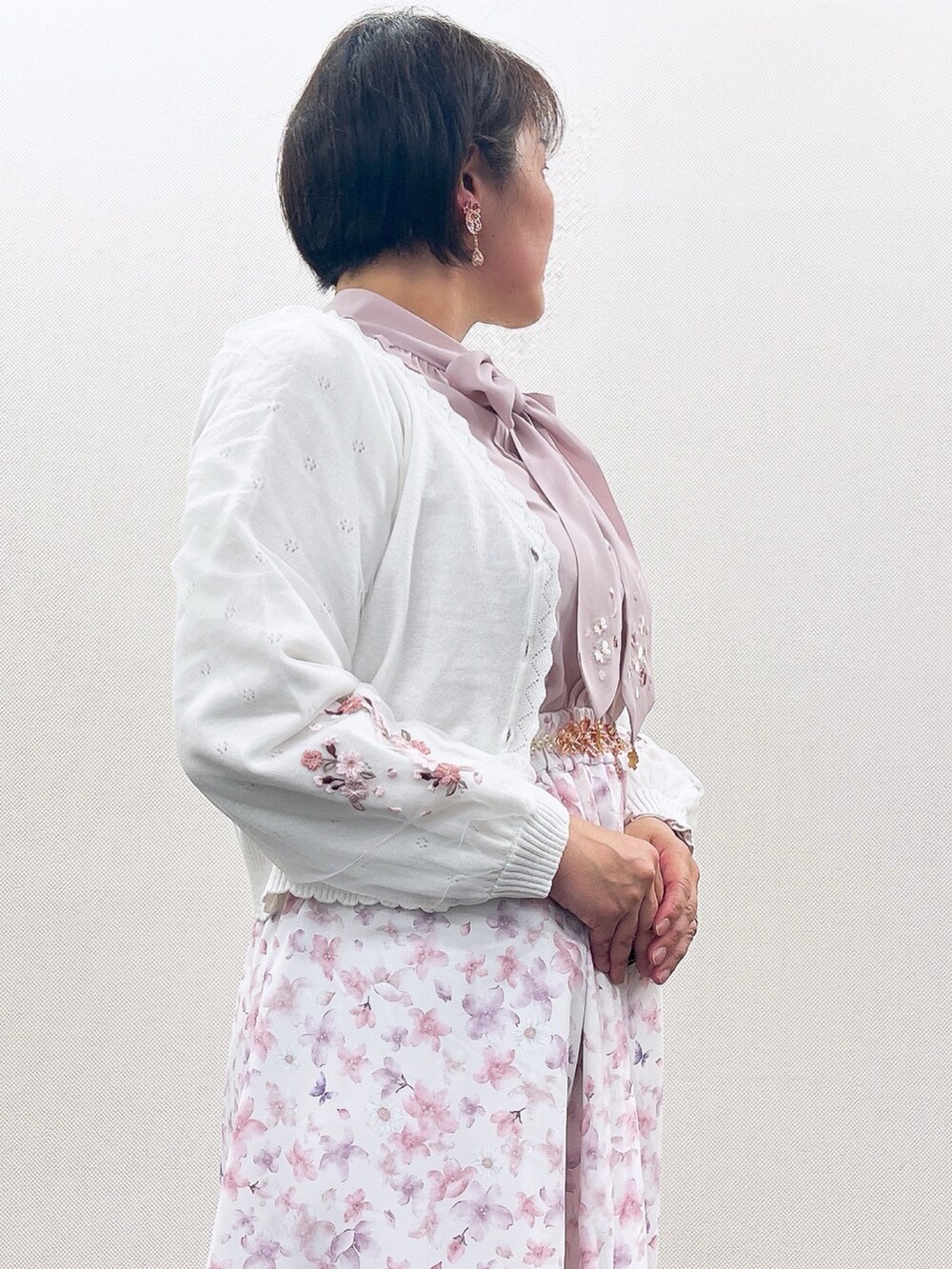 「axes femme、春先取り、おでかけコーデ、春カラー、おしゃれさんと繋がりたい、大人可愛い、休日スタイル、初春コーデ、女子会コーデ、大人かわいい、お出かけコーデ、お洒落さんとつながりたい、桜、桜色、花見」|「axes femmeのサクラ刺繍リボンブラウス(シャツ/ブラウス、ピンク系)」を使った、ジョーさん(レディース・161cm)の冬コーディネートの4枚目の写真