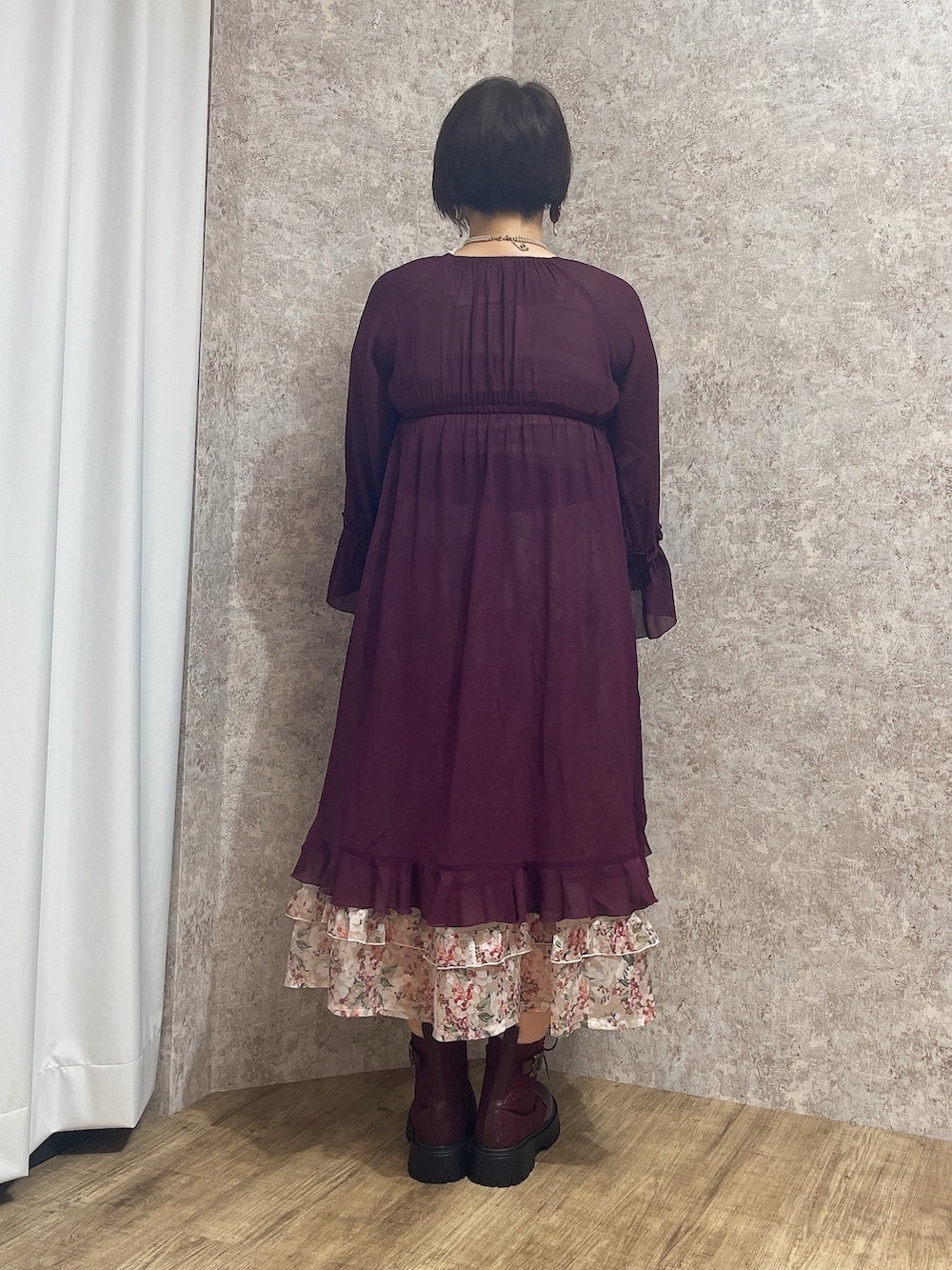 「エレガント、秋、秋コーデ、秋服準備はじめました、ワインカラー、ワイン色、ノースリーブ、axes femme、秋のコーデ、きれいめコーディネート」｜「axes femmeのフラワープリントＳＫ（スカート、ベージュ系）」を使った、ジョーさん（レディース・161cm）の夏コーディネートの10枚目の写真