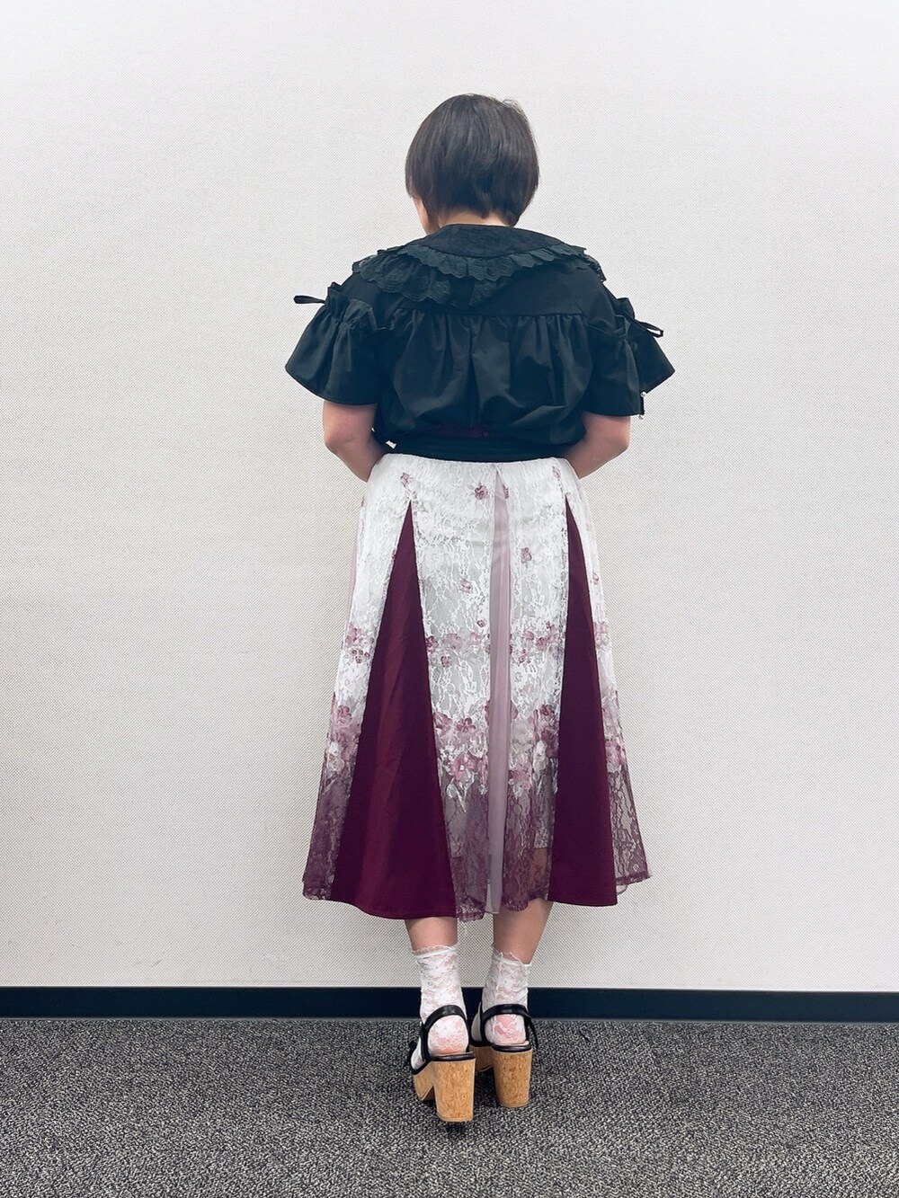 ジョーさんの「フレアライン切替トップス（axes femme）」を使ったコーディネートの5枚目の写真