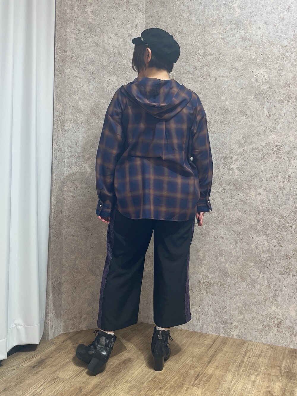 「お出かけコーデ、axes femme、秋のコーデ、秋服、秋服準備はじめました、カジュアルコーデ、パンツスタイル、大人ファッション、初秋コーデ、いいね、save、フォローお願いします🤑、お洒落さんとつながりたい、ママファッション、秋先取りコーデ」｜「axes femmeの吸水速乾レースタンク（タンクトップ、ブラック系）」を使った、ジョーさん（レディース・161cm）の夏コーディネートの6枚目の写真
