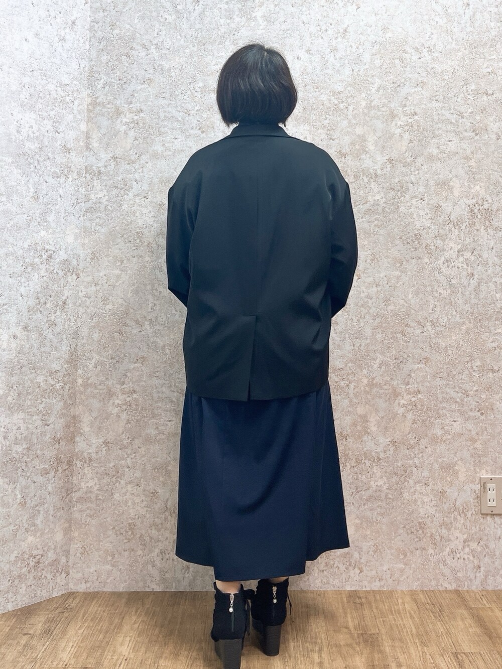 「お出かけコーデ、axes femme、AXES-X、オトナ女子、大人ファッション、お洒落さんとつながりたい、モード、オリエンタル、刺繍」｜「AXES-Xの襟切替ローズ刺繍ジャケット（テーラードジャケット、グレー系）」を使った、ジョーさん（レディース・161cm）の春コーディネートの5枚目の写真