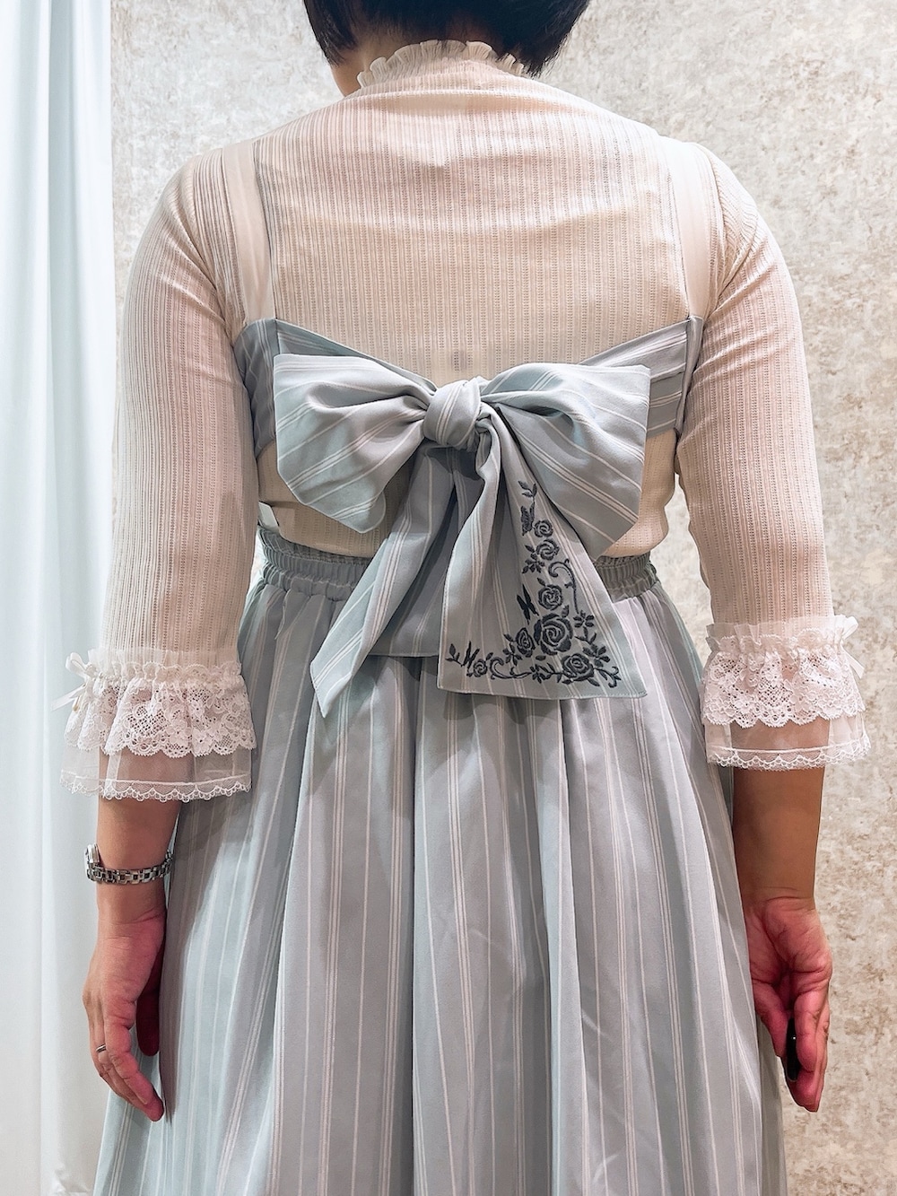 「春色、春めき満開コーデ、ワンピース、デートコーデ、お出かけコーデ、axes femme、おでかけコーデ、春カラー、おしゃれさんと繋がりたい」｜「axes femmeのカットワークレースサンダル（サンダル、ホワイト系）」を使った、ジョーさん（レディース・161cm）の春コーディネートの5枚目の写真