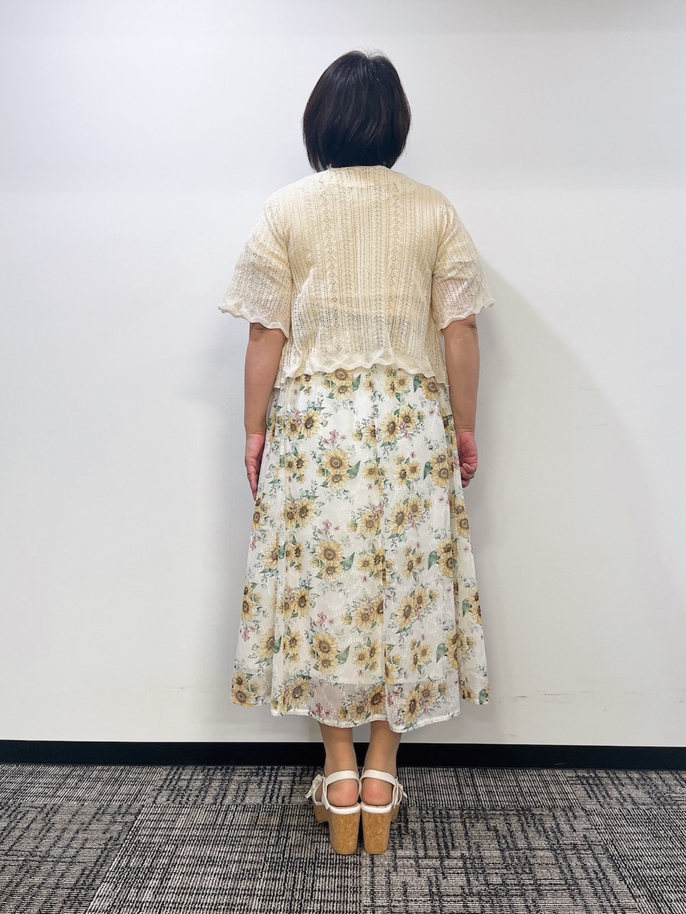 「ひまわり、ひまわり畑コーデ、フリル、リボン、デートコーデ、ロングスカート、夏コーデ、axes femme、おでかけコーデ、大人かわいい、お洒落さんとつながりたい、淡色女子」｜「axes femmeのサマーニットボレロ（カーディガン/ボレロ、ホワイト系）」を使った、ジョーさん（レディース・161cm）の夏コーディネートの6枚目の写真
