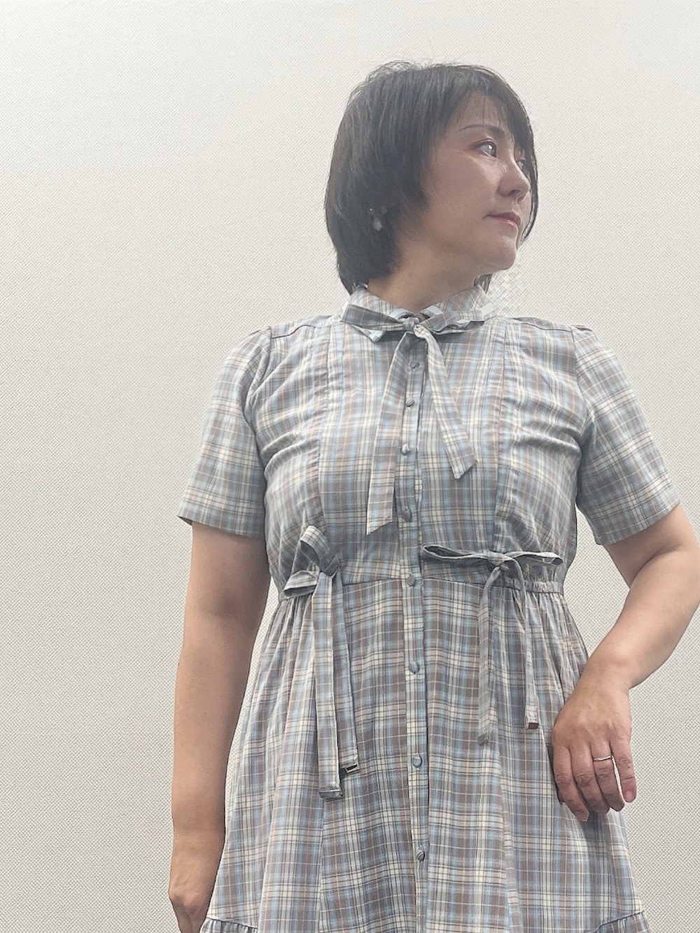 「チェック、チェック柄に恋してる、チェックワンピース、axes femme、夏コーデ、お出かけコーデ、夏物、夏服コーデ」｜「axes femmeのレース重ねがま口ボストン（ボストンバッグ、ブラウン系）」を使った、ジョーさん（レディース・161cm）の夏コーディネートの3枚目の写真