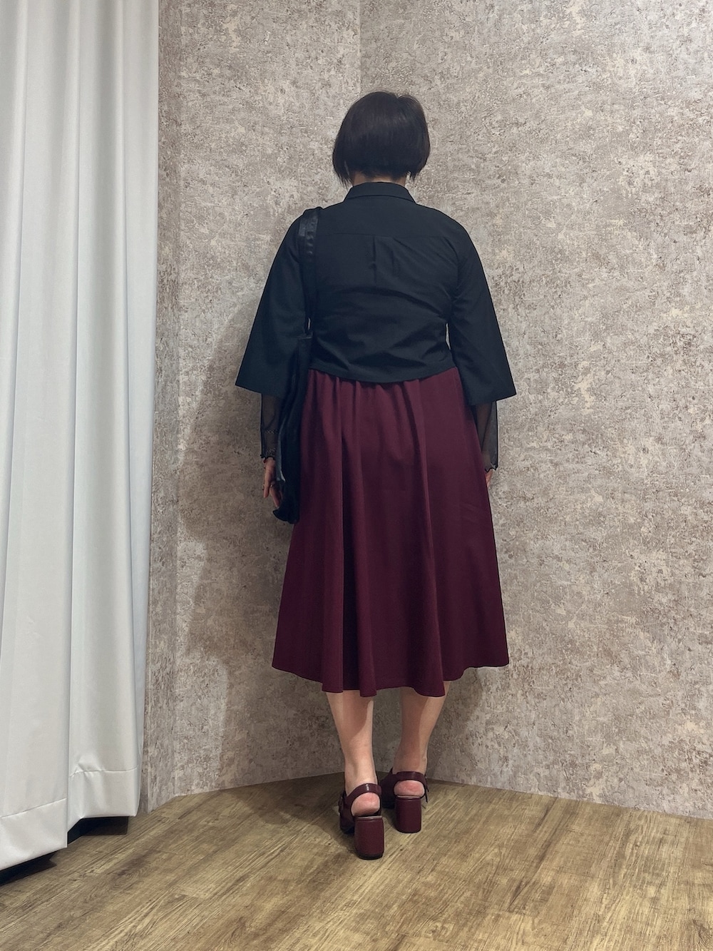 「彼岸花、和、黒×赤、axes femme、おしゃれさんと繋がりたい、クラシカル、きれいめコーディネート、夏服、レディースファッション」|「axes femmeのタテ型ビッグリボントート(トートバッグ、ブラック系)」を使った、ジョーさん(レディース・161cm)の夏コーディネートの7枚目の写真