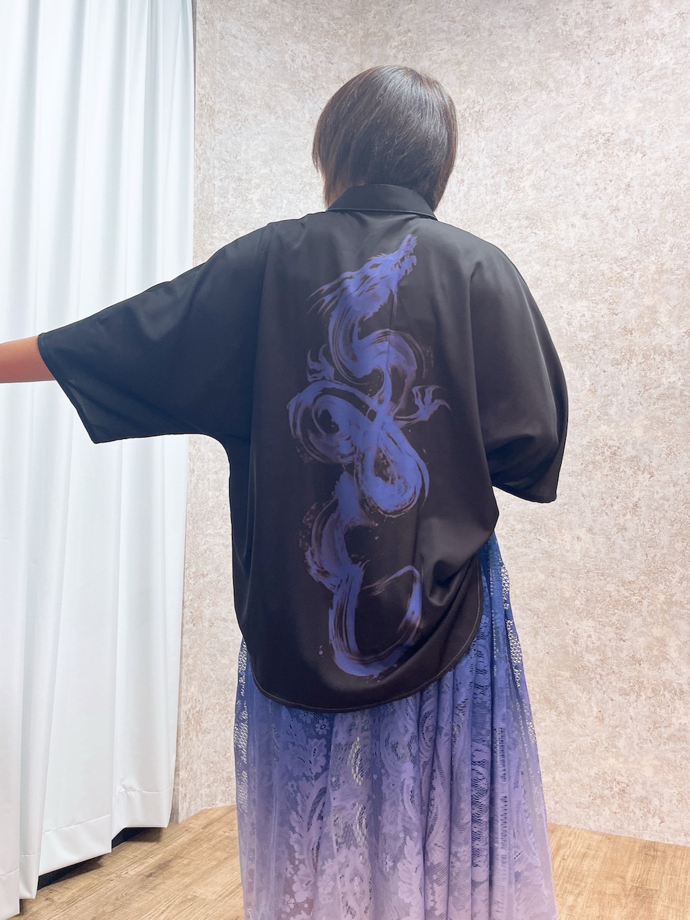 「axes femme、REZEN、オトナカジュアル、おでかけコーデ、初夏コーデ、大人ファッション、お出かけコーデ、夏、おしゃれさんと繋がりたい、龍、和」｜「axes femmeのビジュー×蝶レースタンク（タンクトップ、ブラック系）」を使った、ジョーさん（レディース・161cm）の春コーディネートの5枚目の写真