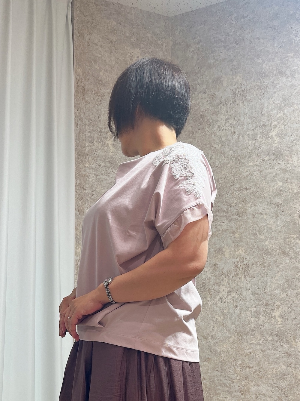 「接触冷感、接触冷感Tシャツ、接触冷感機能付き、axes femme、夏服、ラクチンコーデ、夏スタイル、着回しコーデ、おでかけコーデ、楽チンコーデ、大人カジュアルコーデ」｜「axes femmeのレースポケットバルーンスカート（スカート、ブラウン系）」を使った、ジョーさん（レディース・161cm）の夏コーディネートの4枚目の写真