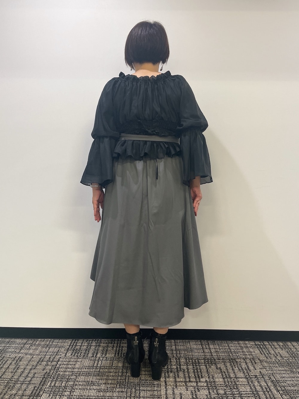 「秋服準備はじめました、axes femme、大人コーデ、秋のコーデ、ぽっちゃり、ぽっちゃりコーデ」｜「axes femmeのオフショルオーガンジープルオーバー（Tシャツ/カットソー、ブラック系）」を使った、ジョーさん（レディース・161cm）の秋コーディネートの10枚目の写真