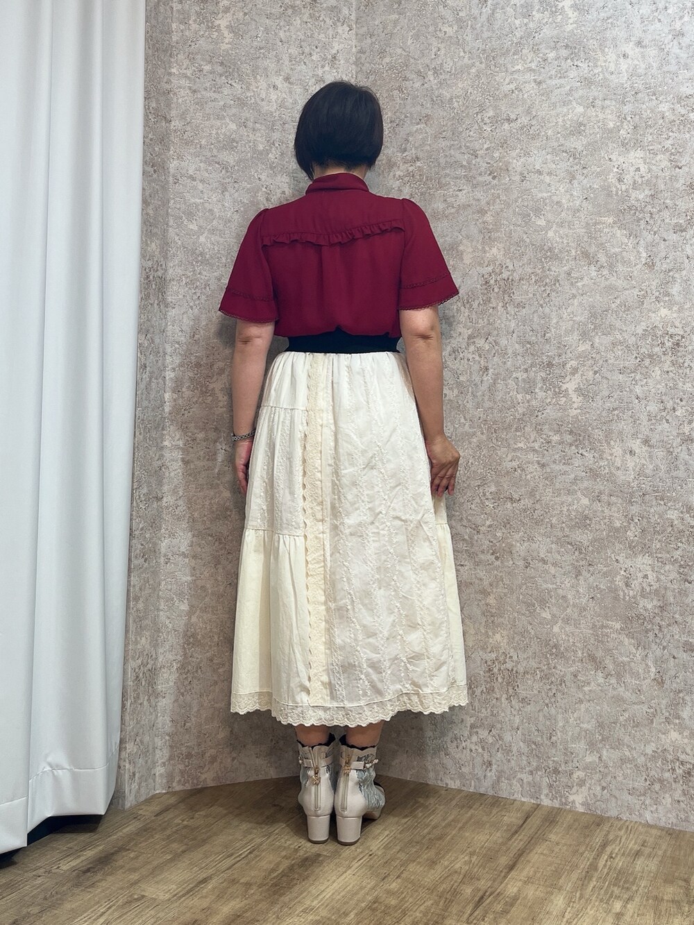 「axes femme、夏ファッション、大人女子、キレイめコーデ、おしゃれさんと繋がりたい、半袖、ブラウス、スカート、スカートスタイル、スカートコーデ」｜「axes femmeのレース使いリボンブラウス（シャツ/ブラウス、レッド系）」を使った、ジョーさん（レディース・161cm）の夏コーディネートの4枚目の写真