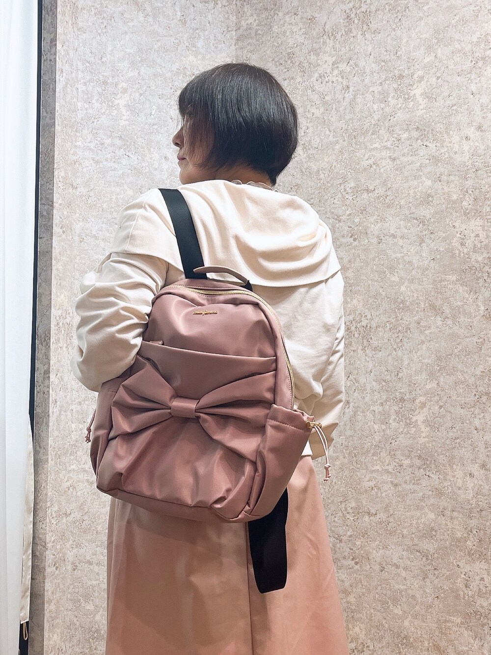 「春色、春めき満開コーデ、axes femme、オトナカジュアル、大人女子、大人コーデ、ゆるシルエット、春カラー、お出かけコーデ、骨格ストレート、お洒落さんとつながりたい、春服」|「axes femmeのレース切替編み上げブーツ(ブーツ、ホワイト系)」を使った、ジョーさん(レディース・161cm)の春コーディネートの4枚目の写真