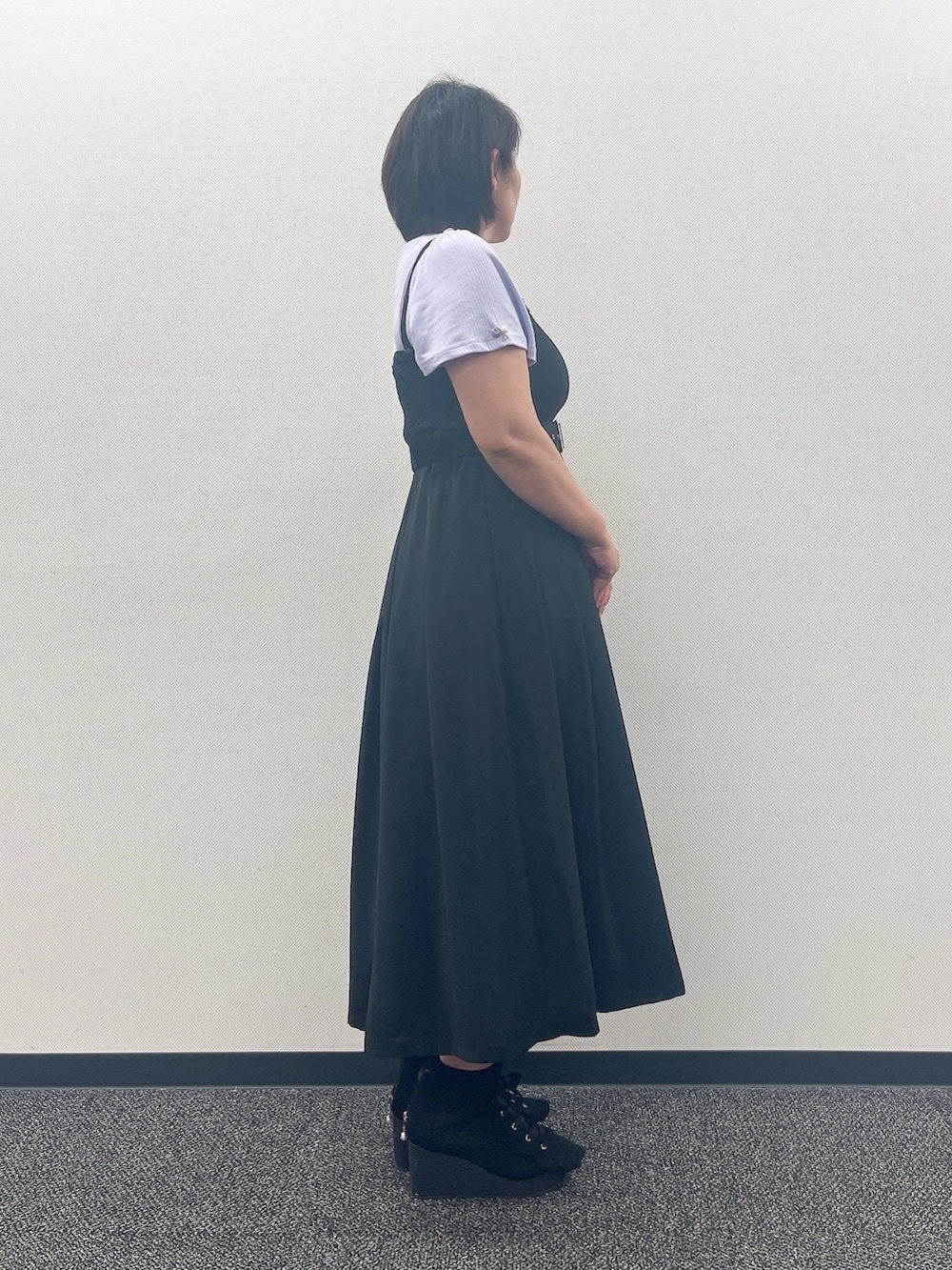 「axes femme、夏服コーデ、ワンピーススタイル、夏コーデ、夏服、40代ファッション」｜「axes femmeのレースアップブーサン（サンダル、ブラック系）」を使った、ジョーさん（レディース・161cm）の夏コーディネートの4枚目の写真