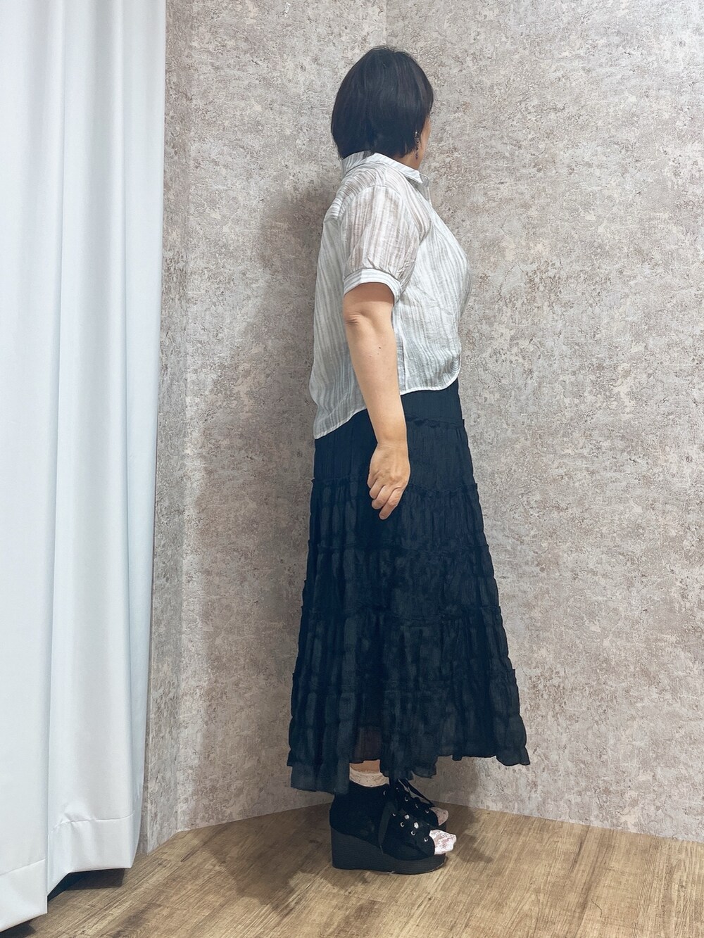 「axes femme、オトナカジュアル、オトナ女子、おでかけコーデ、きれいめカジュアル、おしゃれさんと繋がりたい、モノトーンコーデ、いいね、save、フォローお願いします🤑」｜「axes femmeのレースアップブーサン（サンダル、ブラック系）」を使った、ジョーさん（レディース・161cm）の夏コーディネートの4枚目の写真