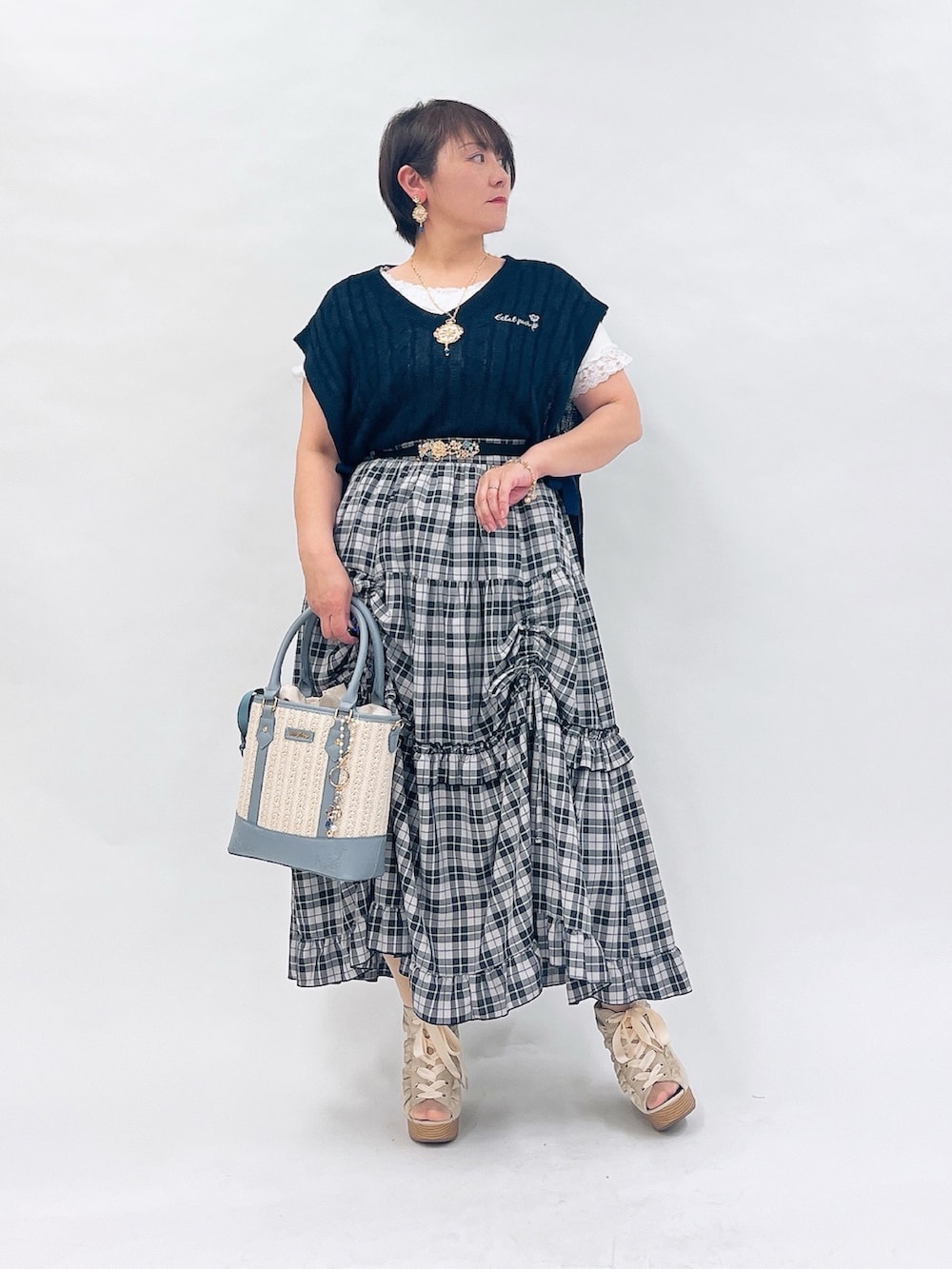 「レイヤードスタイル、最近のいい感じコーデ、大人カジュアル、お出かけコーデ、axes femme、楽チンコーデ、大人女子、オトナ女子、夏ファッション、オトナカワイイ、初夏コーデ、カジュアルスタイル」|「axes femmeのレースアップブーサン(サンダル、ベージュ系)」を使った、ジョーさん(レディース・161cm)の春コーディネートの2枚目の写真