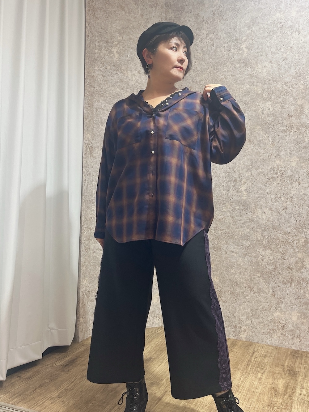 「お出かけコーデ、axes femme、秋のコーデ、秋服、秋服準備はじめました、カジュアルコーデ、パンツスタイル、大人ファッション、初秋コーデ、いいね、save、フォローお願いします🤑、お洒落さんとつながりたい、ママファッション、秋先取りコーデ」｜「axes femmeの吸水速乾レースタンク（タンクトップ、ブラック系）」を使った、ジョーさん（レディース・161cm）の夏コーディネートの2枚目の写真