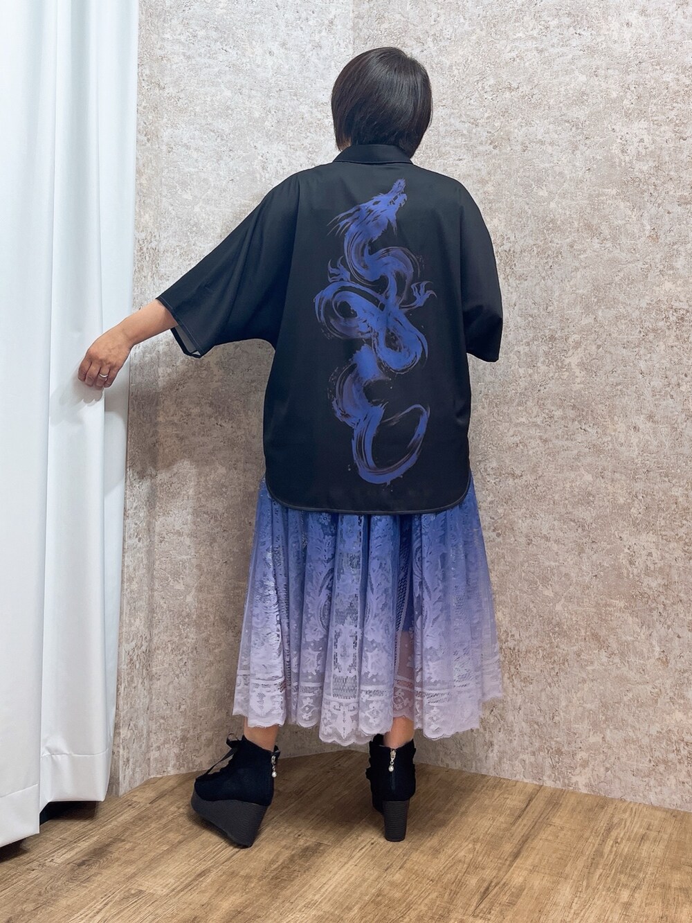 「axes femme、REZEN、オトナカジュアル、おでかけコーデ、初夏コーデ、大人ファッション、お出かけコーデ、夏、おしゃれさんと繋がりたい、龍、和」｜「axes femmeのビジュー×蝶レースタンク（タンクトップ、ブラック系）」を使った、ジョーさん（レディース・161cm）の春コーディネートの6枚目の写真