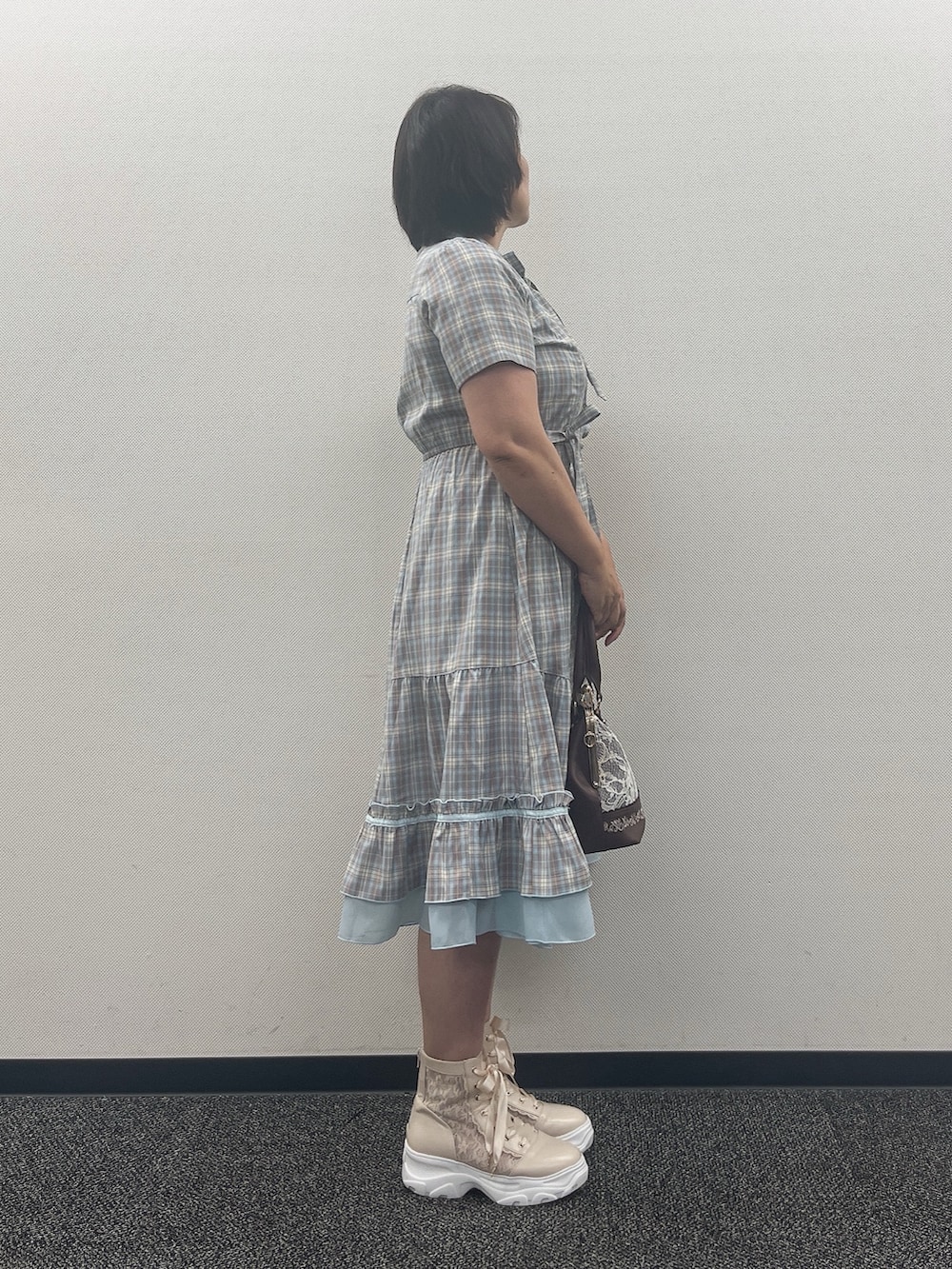 「チェック、チェック柄に恋してる、チェックワンピース、axes femme、夏コーデ、お出かけコーデ、夏物、夏服コーデ」｜「axes femmeのレース重ねがま口ボストン（ボストンバッグ、ブラウン系）」を使った、ジョーさん（レディース・161cm）の夏コーディネートの4枚目の写真