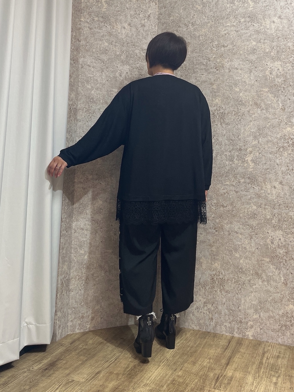 「ＵＶカット、UV対策、UVカットカーディガン、ワイドパンツ、Tシャツ、夏ルックで気分アップ、axes femme、夏、夏ファッション、パンツスタイル、お洒落さんとつながりたい、オトナカジュアル、ママファッション」｜「axes femmeのストラップラメリブタンク（タンクトップ、パープル系）」を使った、ジョーさん（レディース・161cm）の夏コーディネートの6枚目の写真