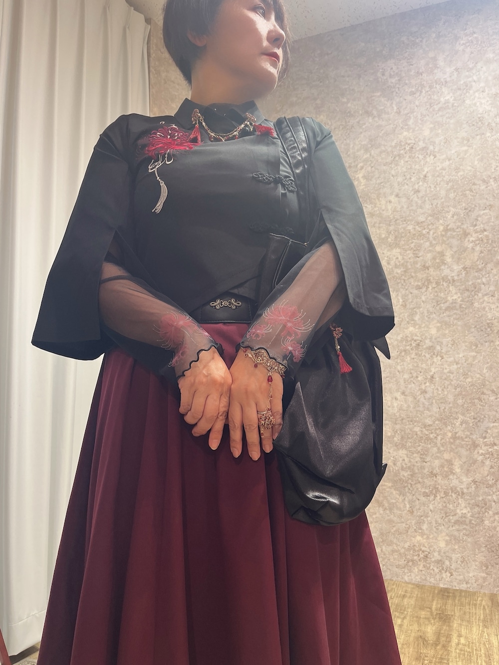 「彼岸花、和、黒×赤、axes femme、おしゃれさんと繋がりたい、クラシカル、きれいめコーディネート、夏服、レディースファッション」|「axes femmeのタテ型ビッグリボントート(トートバッグ、ブラック系)」を使った、ジョーさん(レディース・161cm)の夏コーディネートの2枚目の写真
