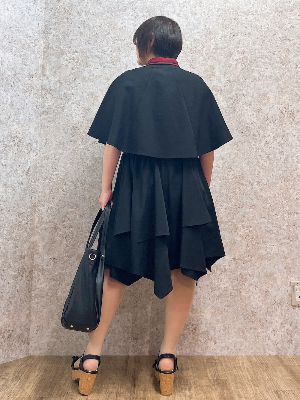「axes femme、モード、ジャボブラウス、イレヘムスカート、スカートスタイル、カッコイイ女子、40代コーデ、40代女性」｜「axes femmeのＦＡＶミニローズリング（リング、レッド系）」を使った、ジョーさん（レディース・161cm）の春コーディネートの5枚目の写真