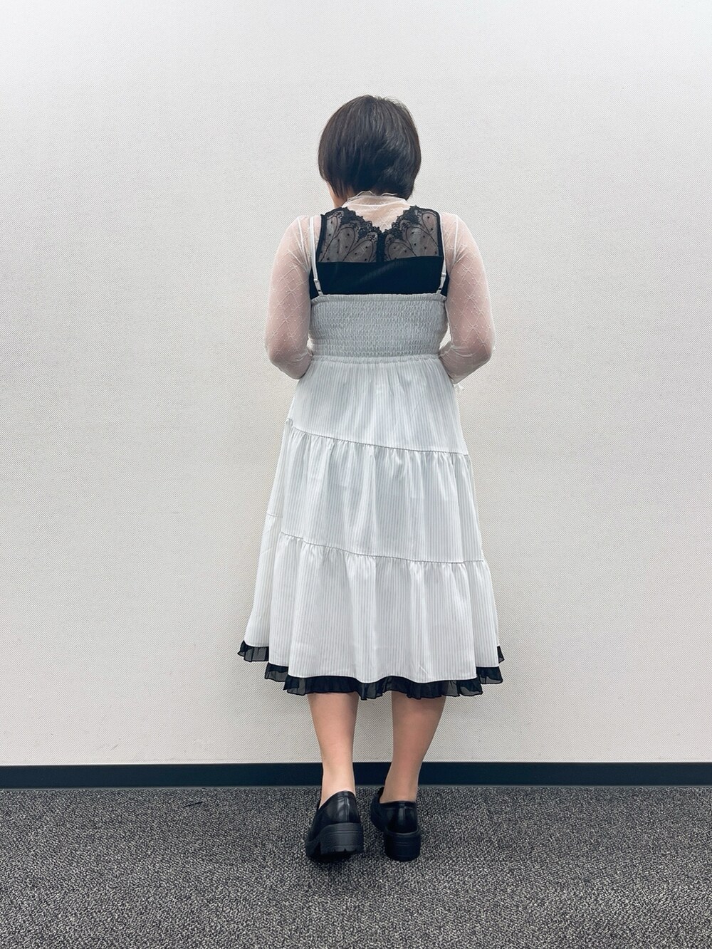 「フェミニン、フェススタイル、ワンピース、ワンピーススタイル、シアートップス、夏コーデ、デートコーデ、axes femme、夏服、大人可愛い、キレイめ」｜「axes femmeの吸水速乾チュールレースタンク（タンクトップ、ブラック系）」を使った、ジョーさん（レディース・161cm）の夏コーディネートの5枚目の写真