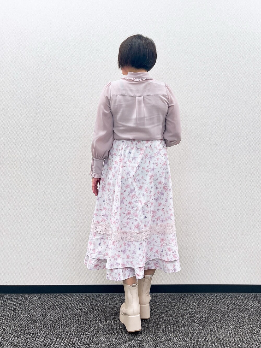 「axes femme、春先取り、おでかけコーデ、春カラー、おしゃれさんと繋がりたい、大人可愛い、休日スタイル、初春コーデ、女子会コーデ、大人かわいい、お出かけコーデ、お洒落さんとつながりたい、桜、桜色、花見」|「axes femmeのサクラ刺繍リボンブラウス(シャツ/ブラウス、ピンク系)」を使った、ジョーさん(レディース・161cm)の冬コーディネートの8枚目の写真