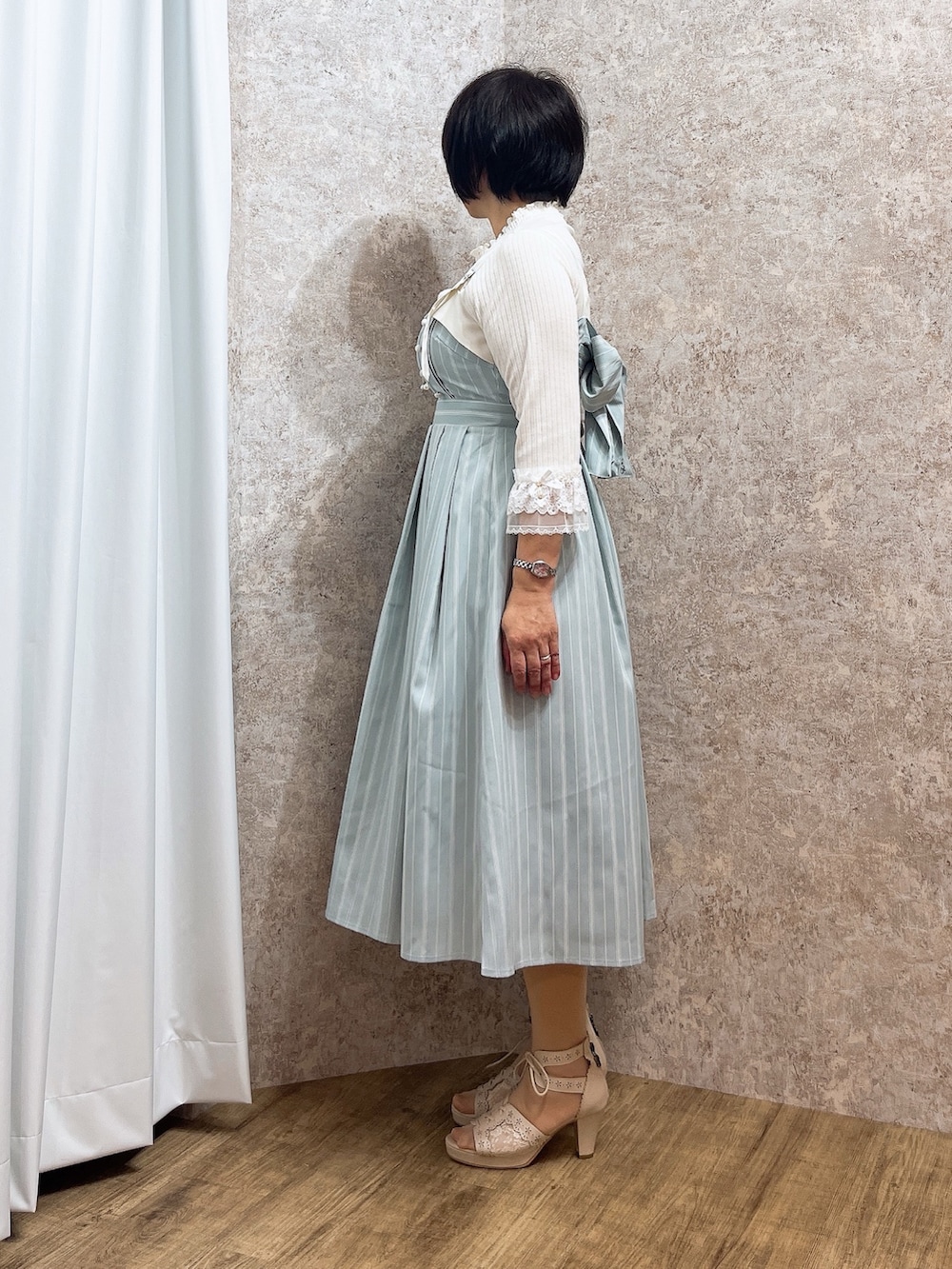 「春色、春めき満開コーデ、ワンピース、デートコーデ、お出かけコーデ、axes femme、おでかけコーデ、春カラー、おしゃれさんと繋がりたい」｜「axes femmeのカットワークレースサンダル（サンダル、ホワイト系）」を使った、ジョーさん（レディース・161cm）の春コーディネートの4枚目の写真