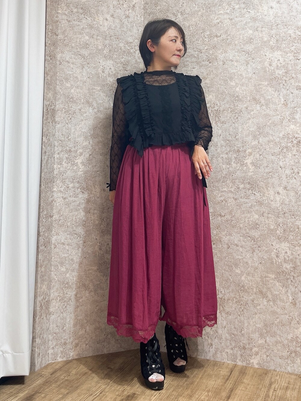 「axes femme、夏コーデ、夏服、最近のいい感じコーデ、いいね、save、フォローお願いします🤑、オトナ女子、ベストコーデ」｜「axes femmeのレースアップブーサン（サンダル、ブラック系）」を使った、ジョーさん（レディース・161cm）の夏コーディネートの2枚目の写真