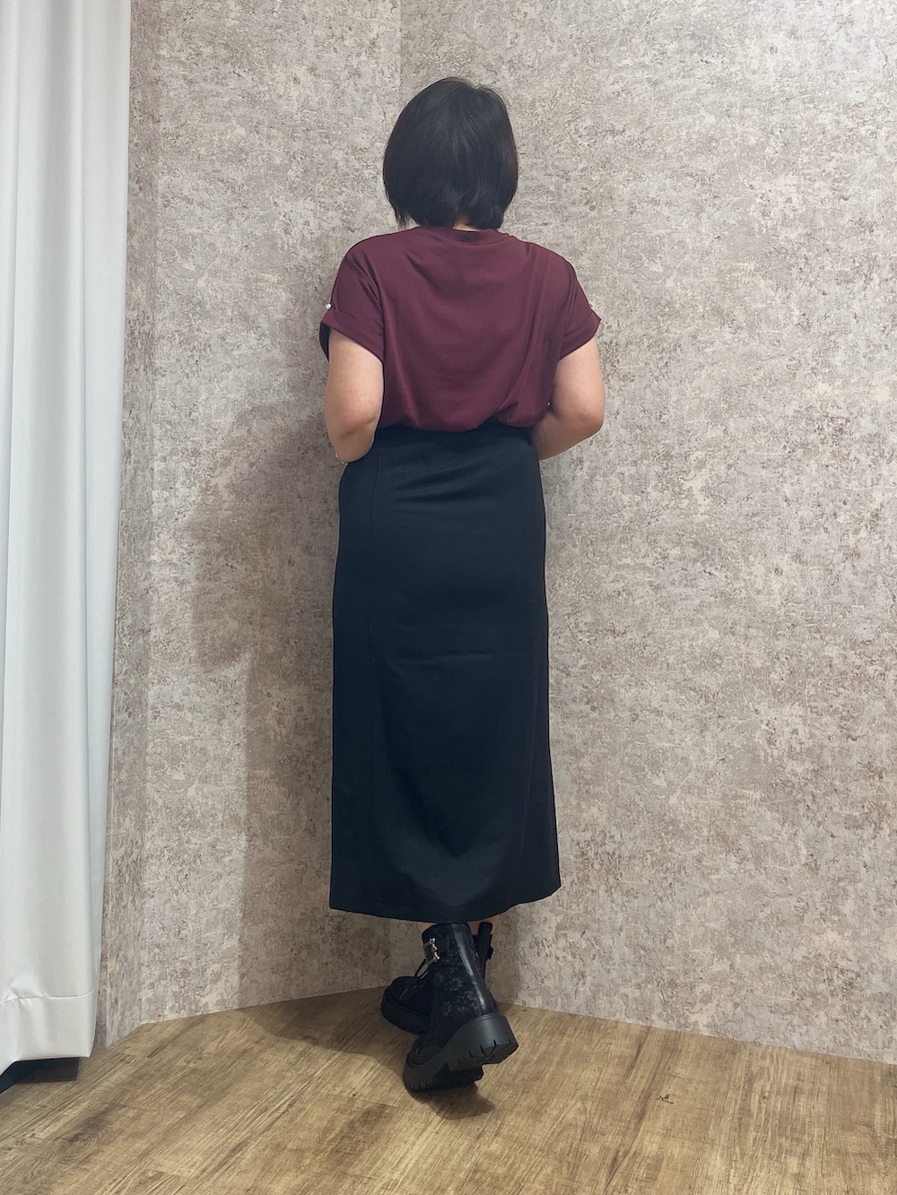 「夏ルックで気分アップ、休日スタイル、シンプルコーデ、夏コーデ、axes femme、夏ファッション、おでかけコーデ、ロングスカート、Tシャツコーデ、シンプルカジュアル」｜「axes femmeのレースラインジップタイトスカート（スカート、ブラック系）」を使った、ジョーさん（レディース・161cm）の夏コーディネートの4枚目の写真