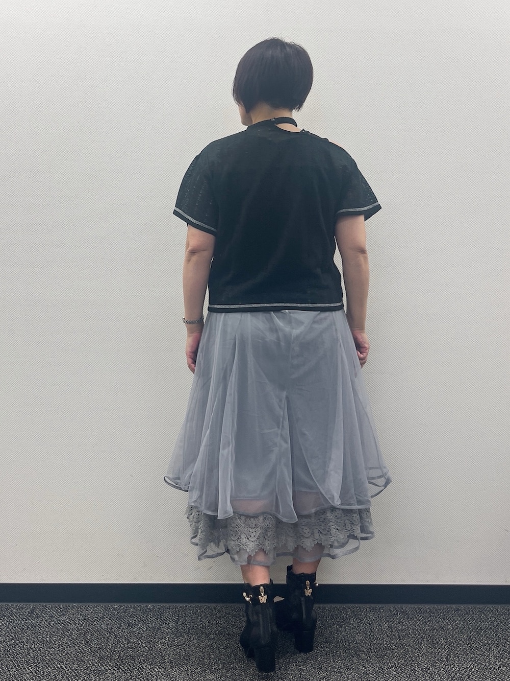 「海月、海月こーで、夏、夏コーデ、夏服、海、海コーデ、axes femme、axes femme POETIQUE、オトナカジュアル、おしゃれさんと繋がりたい」｜「axes femmeのオープントゥレースブーツ（ブーツ、ブラック系）」を使った、ジョーさん（レディース・161cm）の夏コーディネートの3枚目の写真