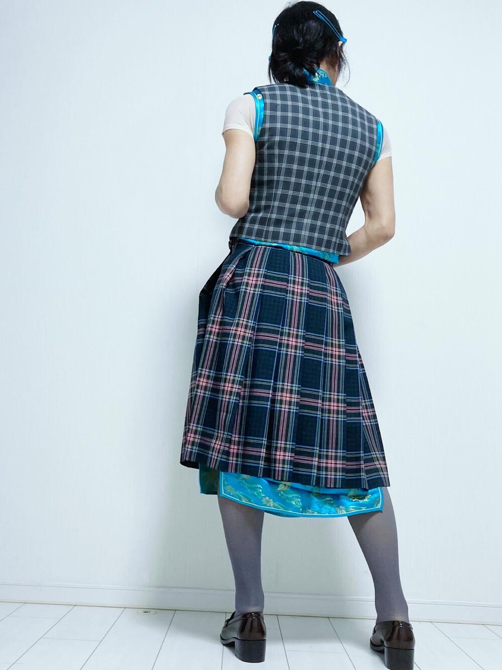 「ローファー、チェックスカート、スクールベスト、チャイナドレス、制服、スクールガール」｜「HARUTAのアイテム（ローファー、ブラウン系）」を使った、miyabiさん（レディース・168cm）の春コーディネートの2枚目の写真